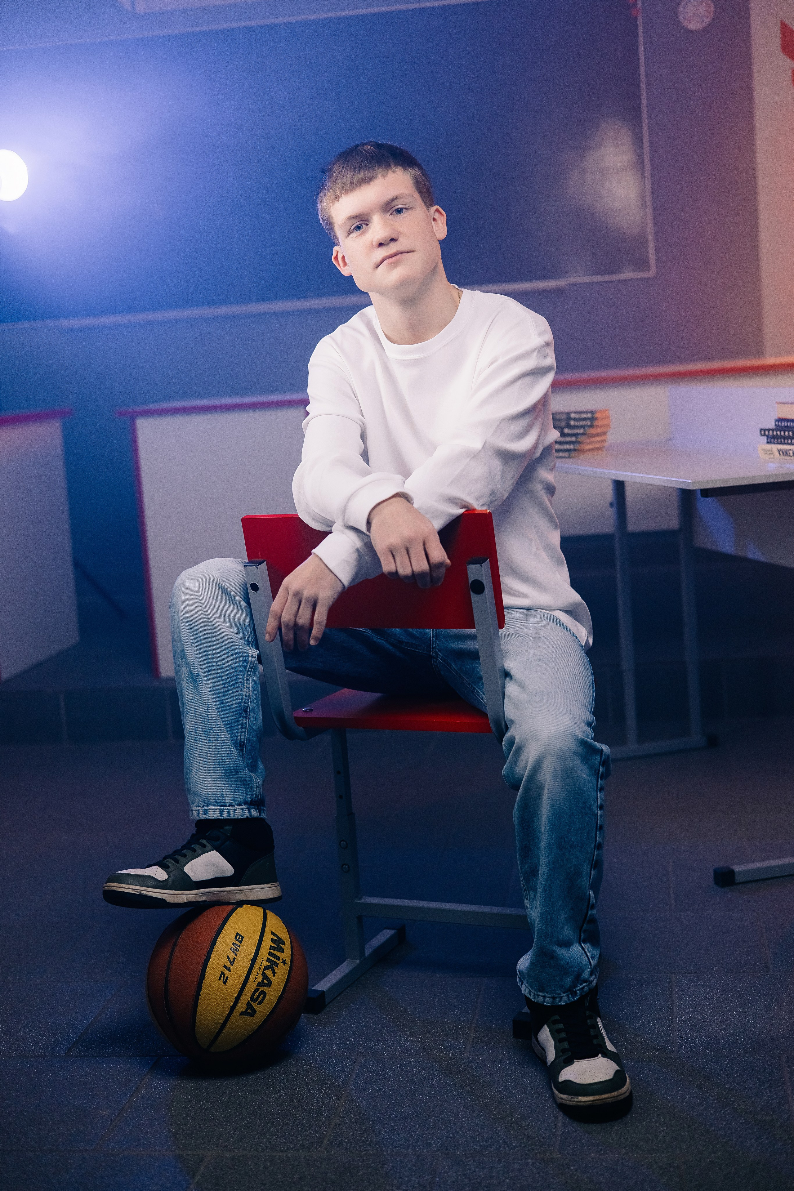 Индивидуальная фотосессия для 11 «Б» класса в 2025 году | Пущино. Выпускные альбомы в Серпухове