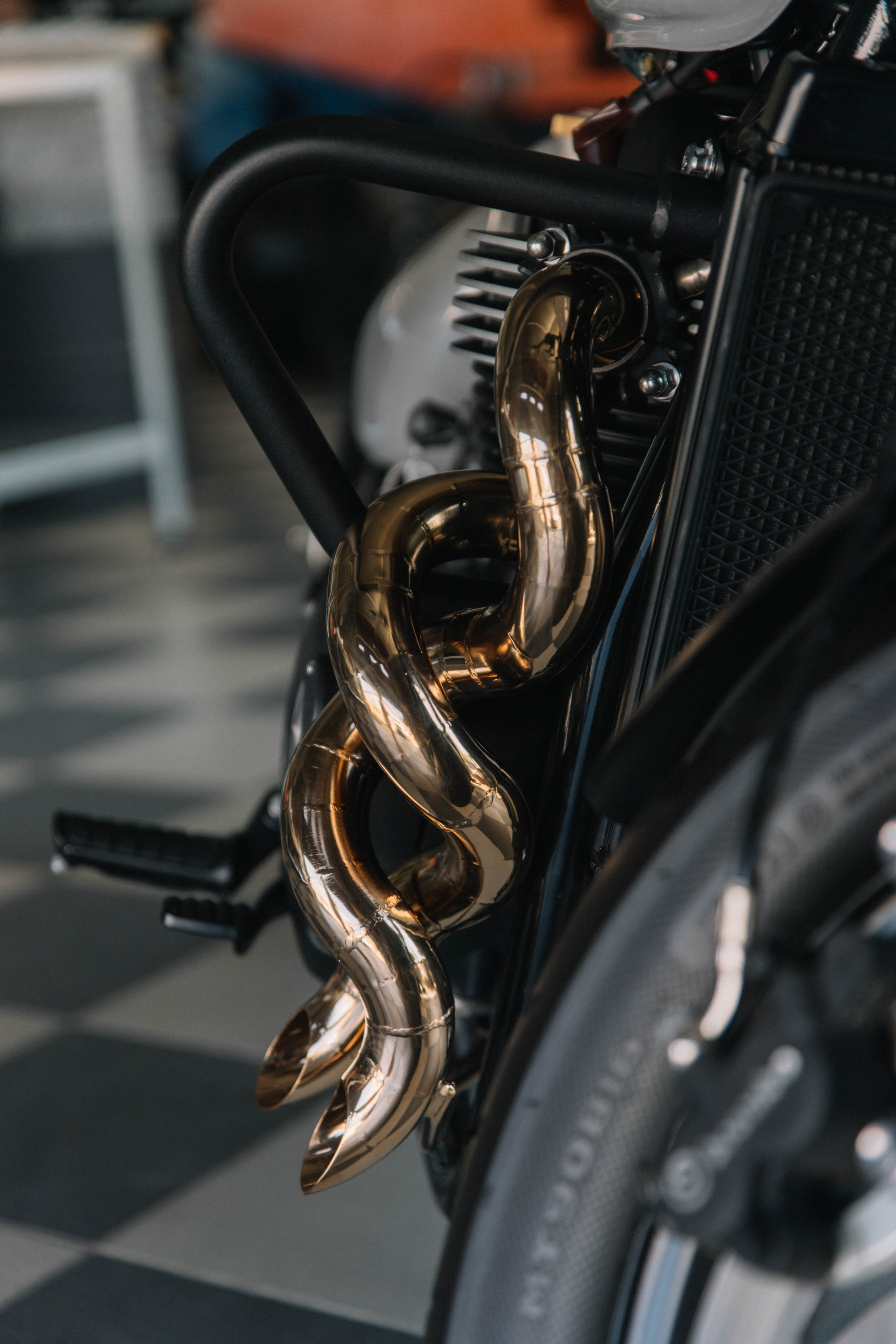 Triumph Bonnevilie Bobber. ......