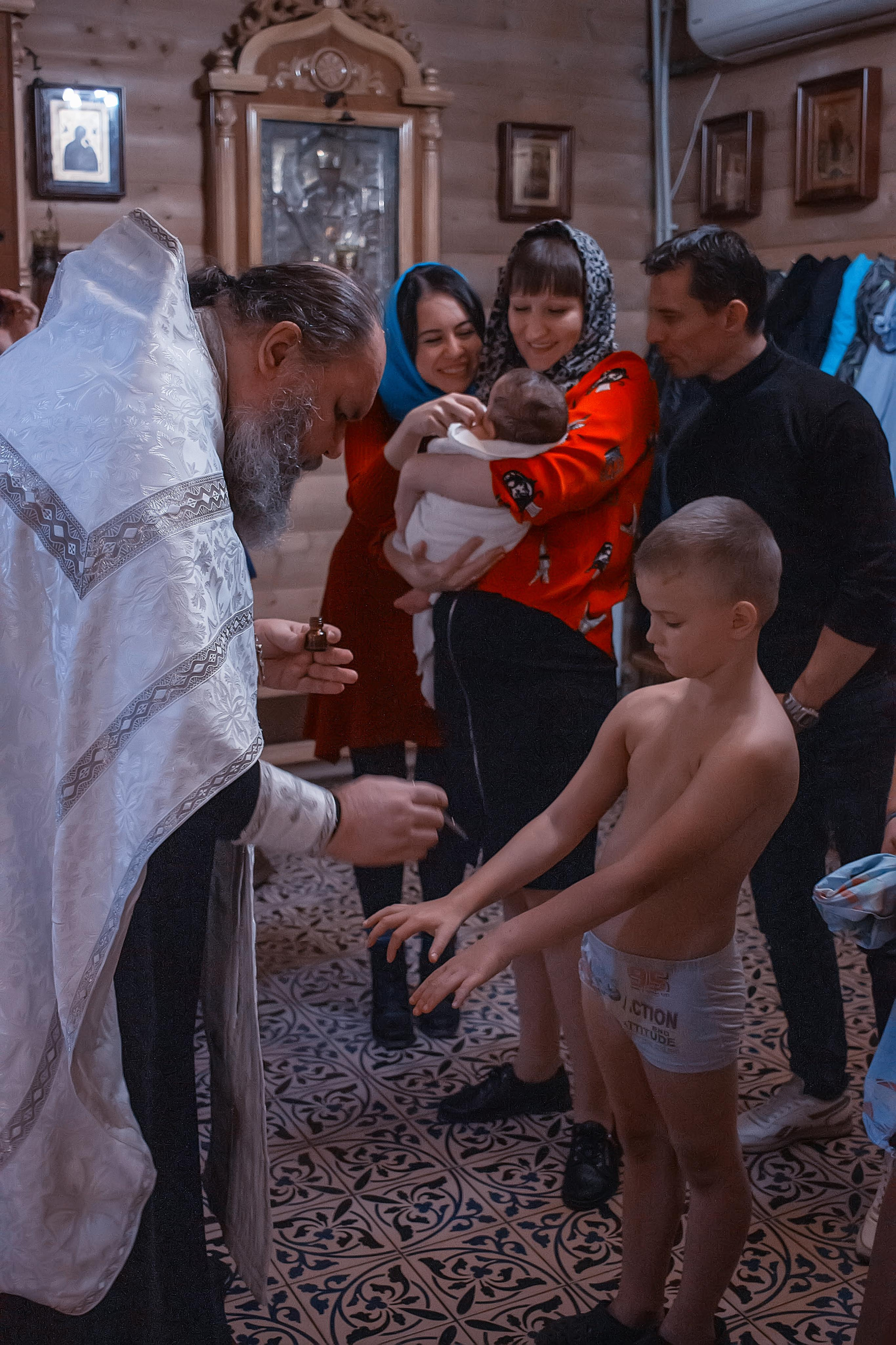 Двойное крещение (Церковь Троицы Живоначальной р. п. Октябрьское). Семейный фотограф в Москве и Балашихе Гайдарова Лена