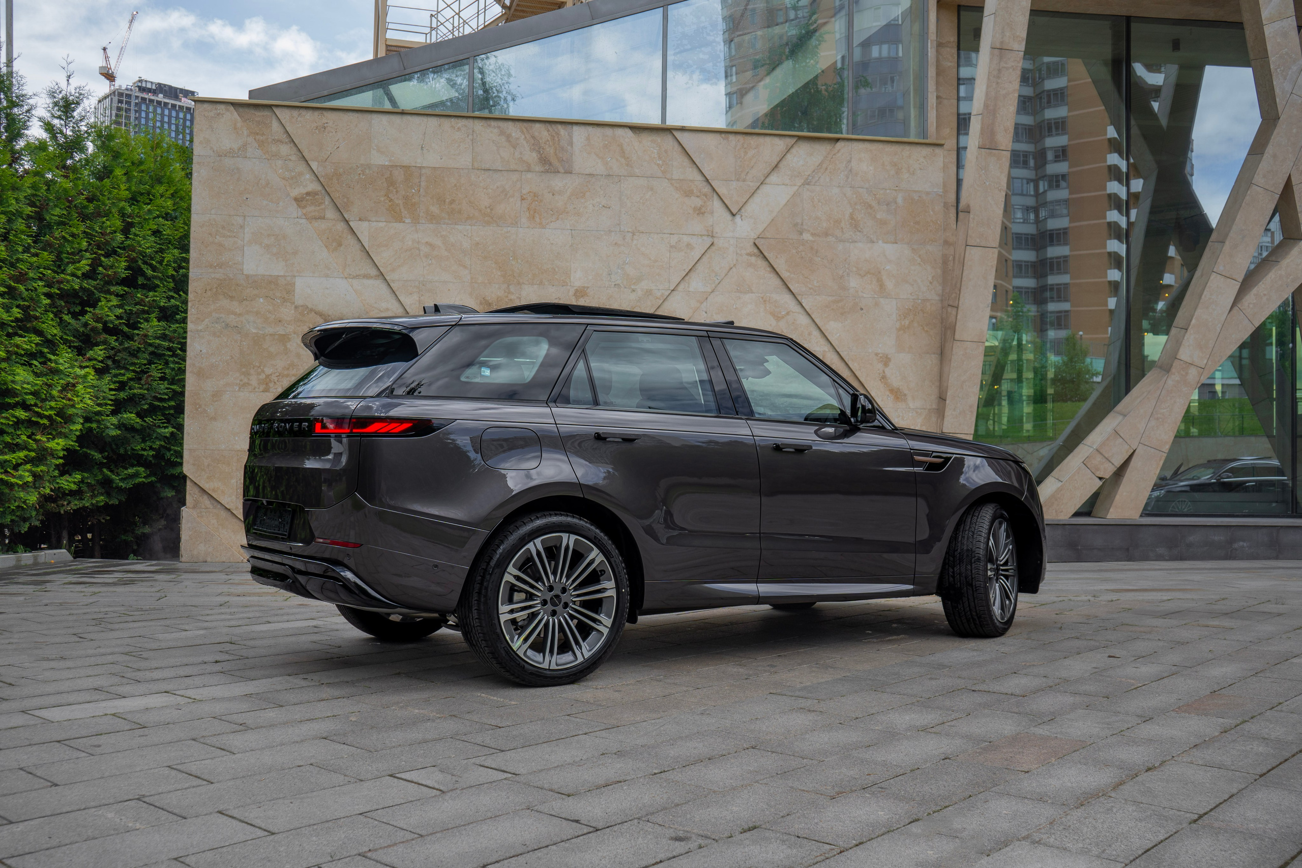 Range Rover Sport 2026. Автомобильный фотограф Ногинск Денис Городок