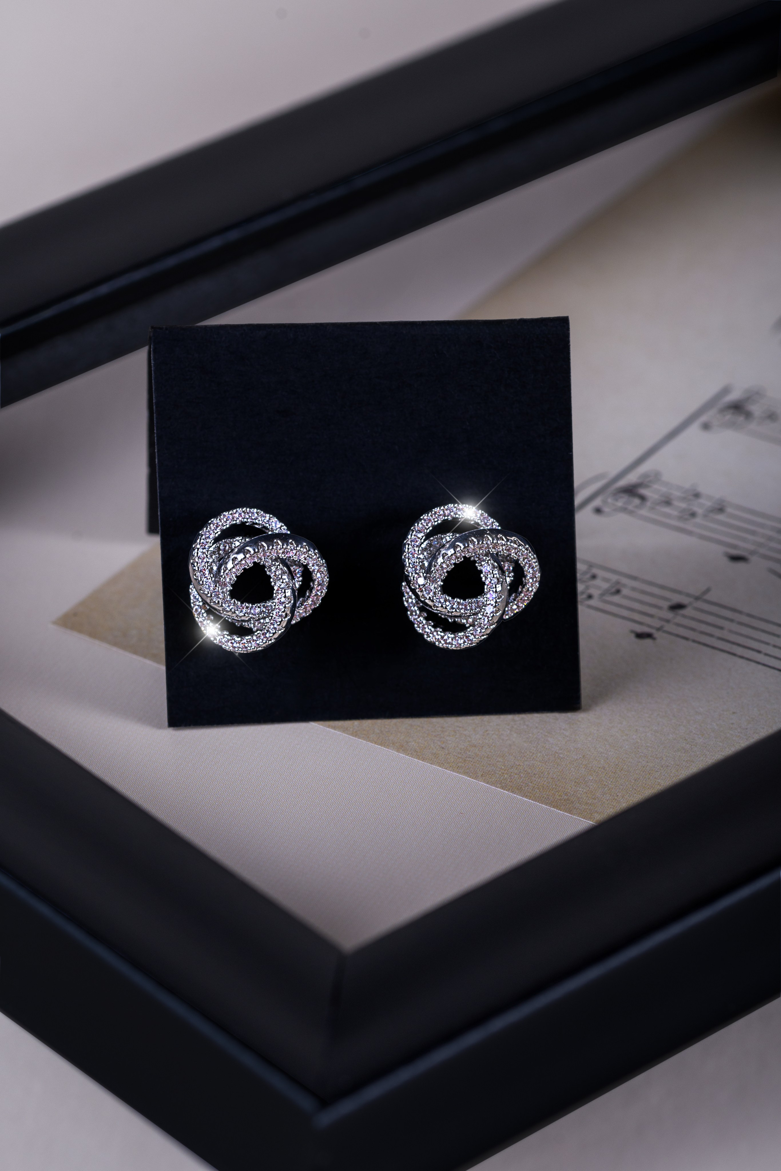 Имиджевая, концептуальная предметная фотосъёмки. Предметный, рекламный, ювелирный фотограф в Москве