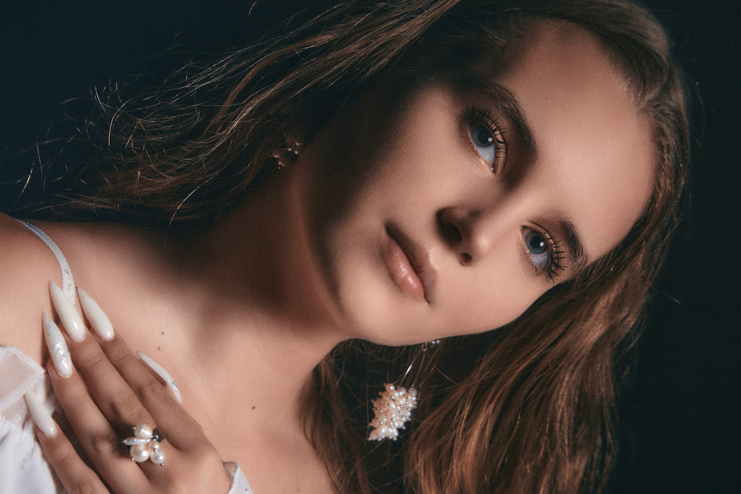 Женский портрет. Светлана. Авторские украшения - Светлана Афанасьева. Фотосессия в Efimov Studio. Портретный фотограф во Владивостоке Сергей Ефимов. #СергейЕфимовФото