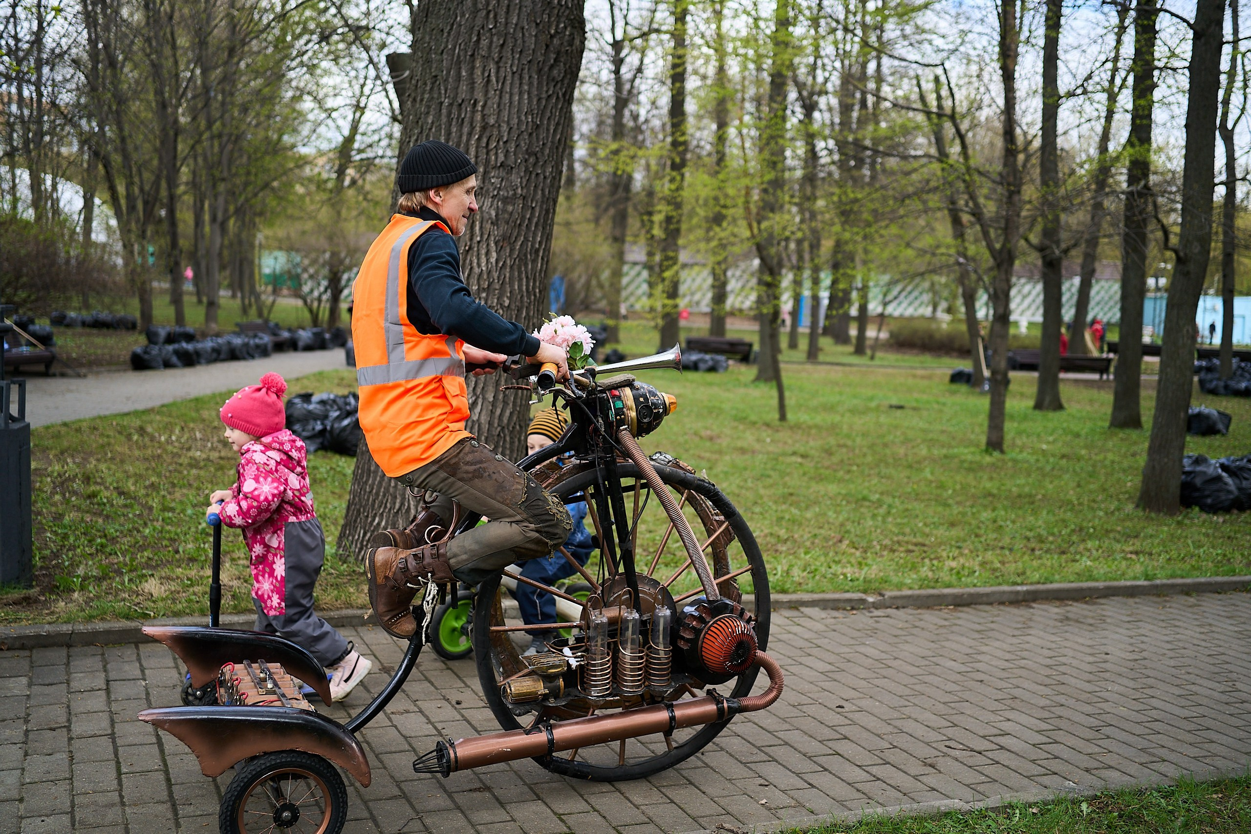 Субботник у Управления делами Мэра и Правительства Москвы. Фотограф и Видеограф в Москве. Олег Корушев