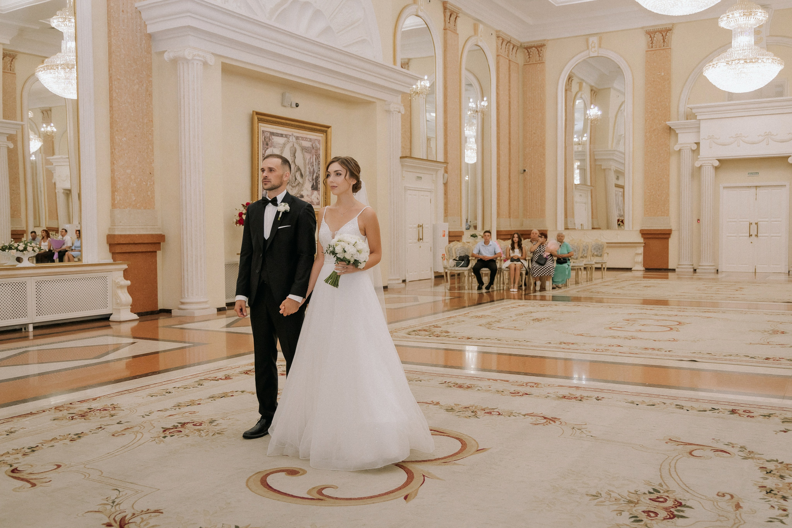 Свадебная прогулка Екатерины и Евгения. Свадебная фотография. Арина Рубах