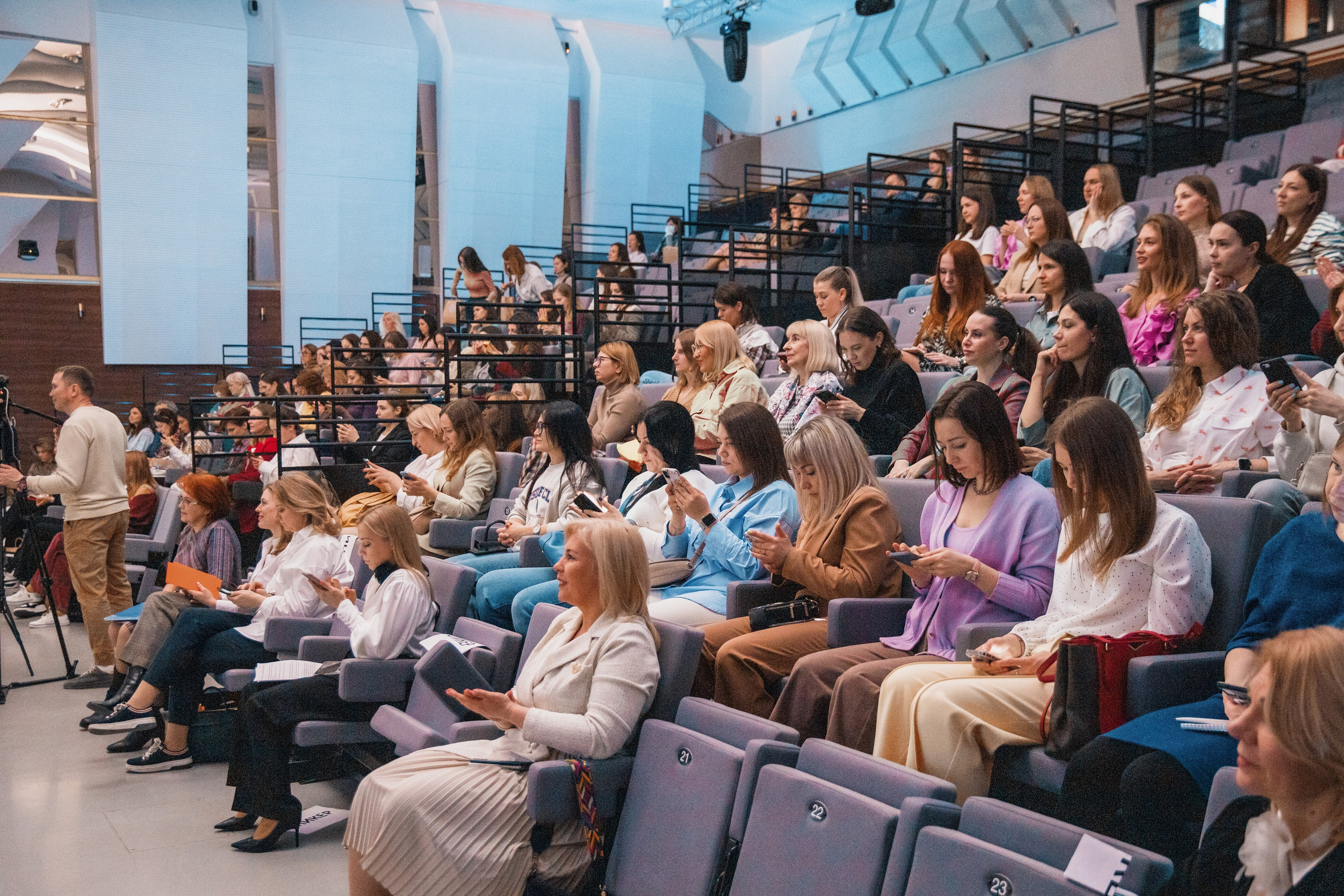 Конференция для мам. Репортажный и портретный фотограф в Екатеринбурге Гизатуллин Марат