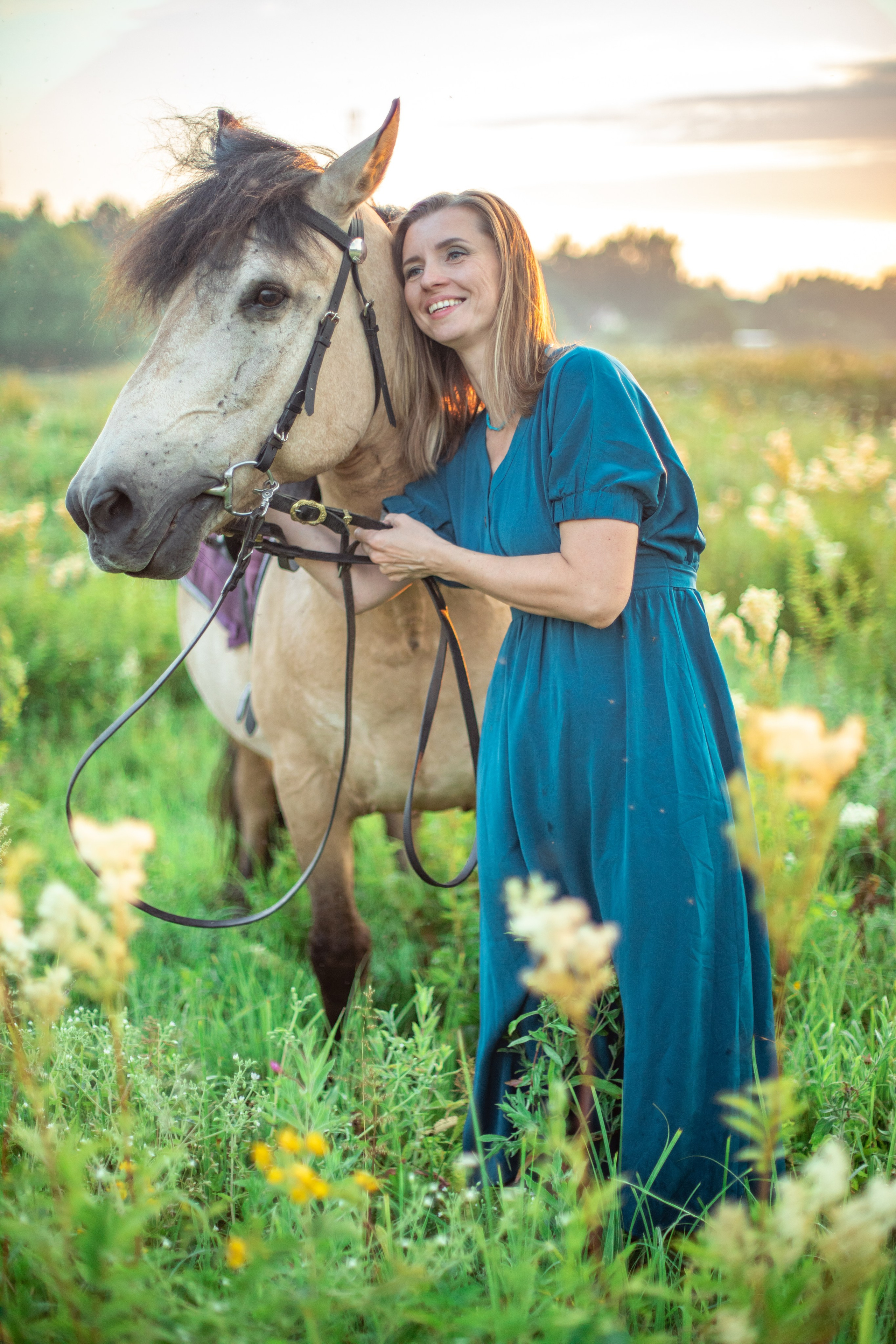 Выйти в лето в поле с конем. Видеограф и фотограф в Москве Анастасия Рябчикова