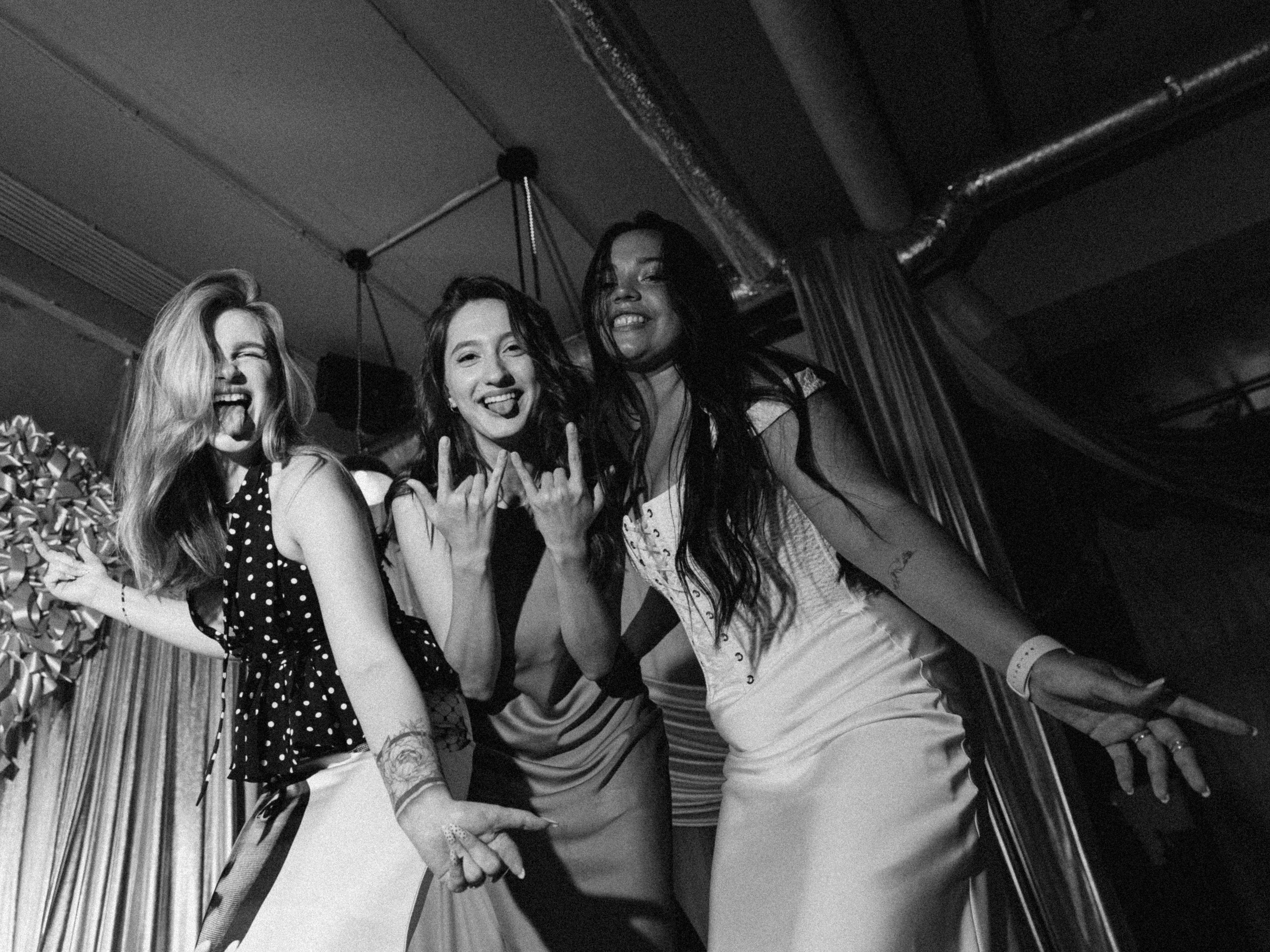 Танец нашей молодости. ANYWAY bar. Тверь. Свадебный фотограф | Тверь, Москва, СПб