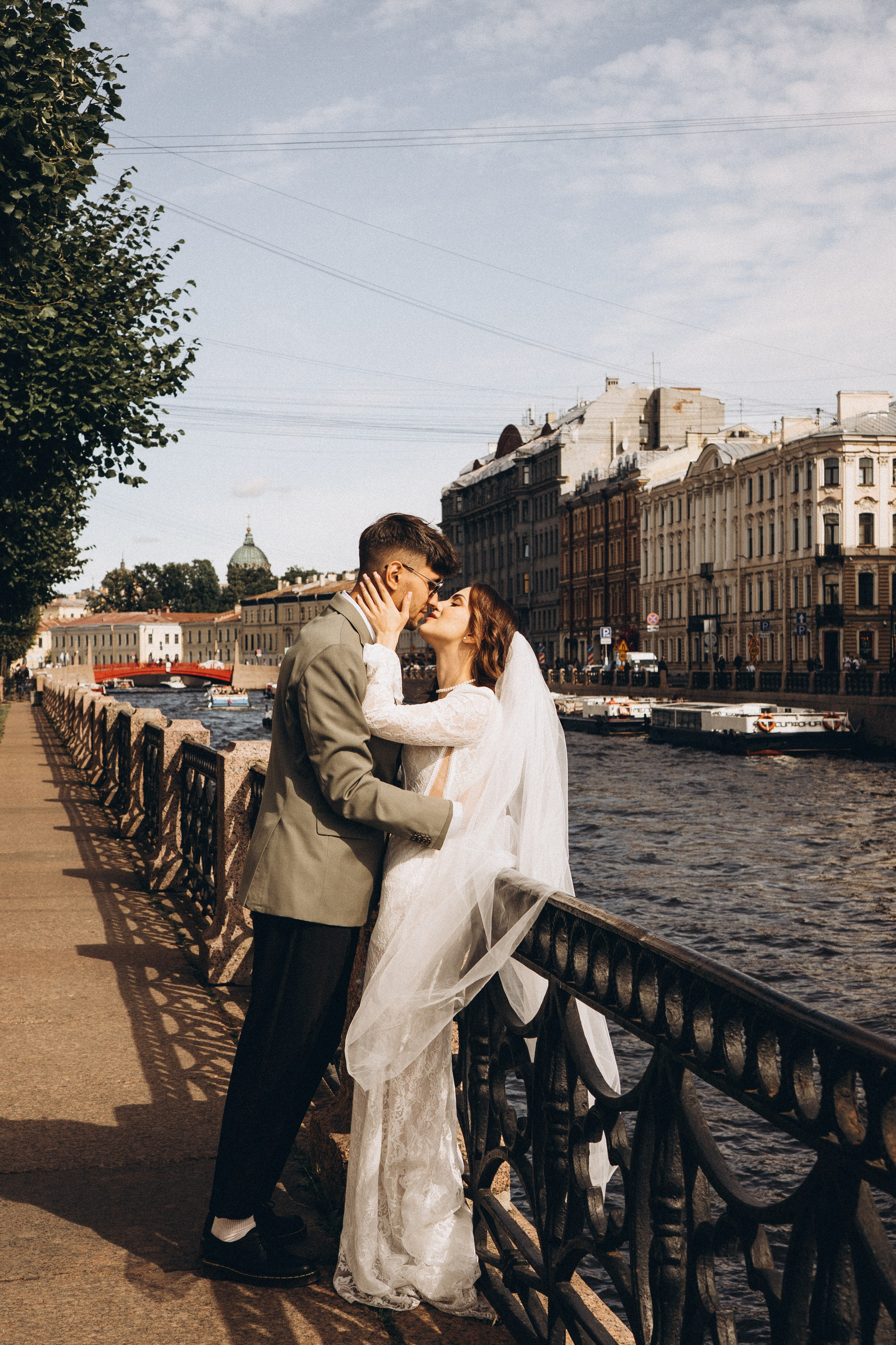 СВАДЕБНАЯ ПРОГУЛКА ВОЗЕ ИСАИКЕВСКОГО СОБОРА АСТОРИИ И ЗАКОНОДАЛЕТНОГО СОБРАНИЯ. Профессиональный фотограф, Санкт-Петербург — Виктория Богомолова