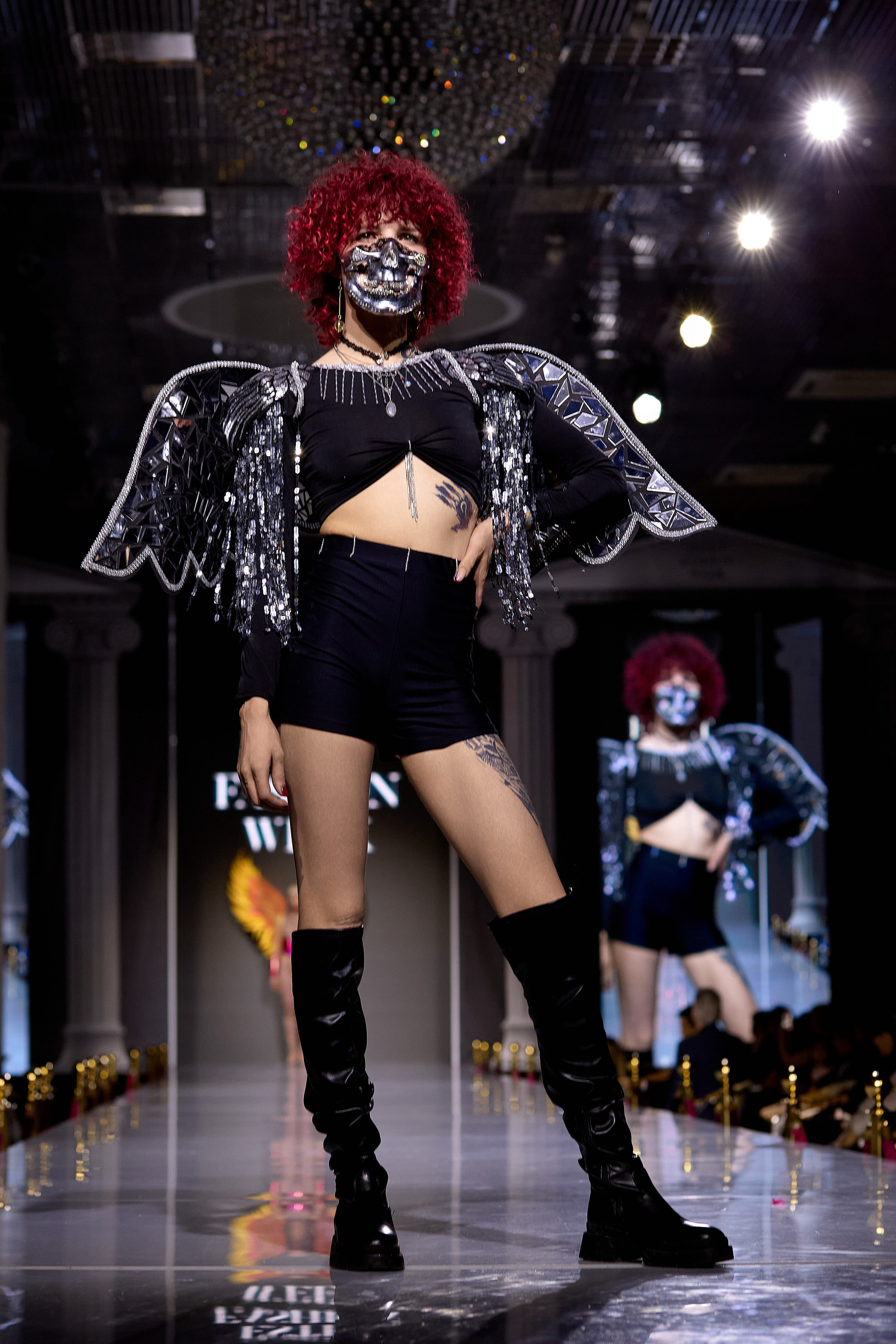 Показ в стиле Victoria's Secret | Ювелирная неделя моды «Эстет»