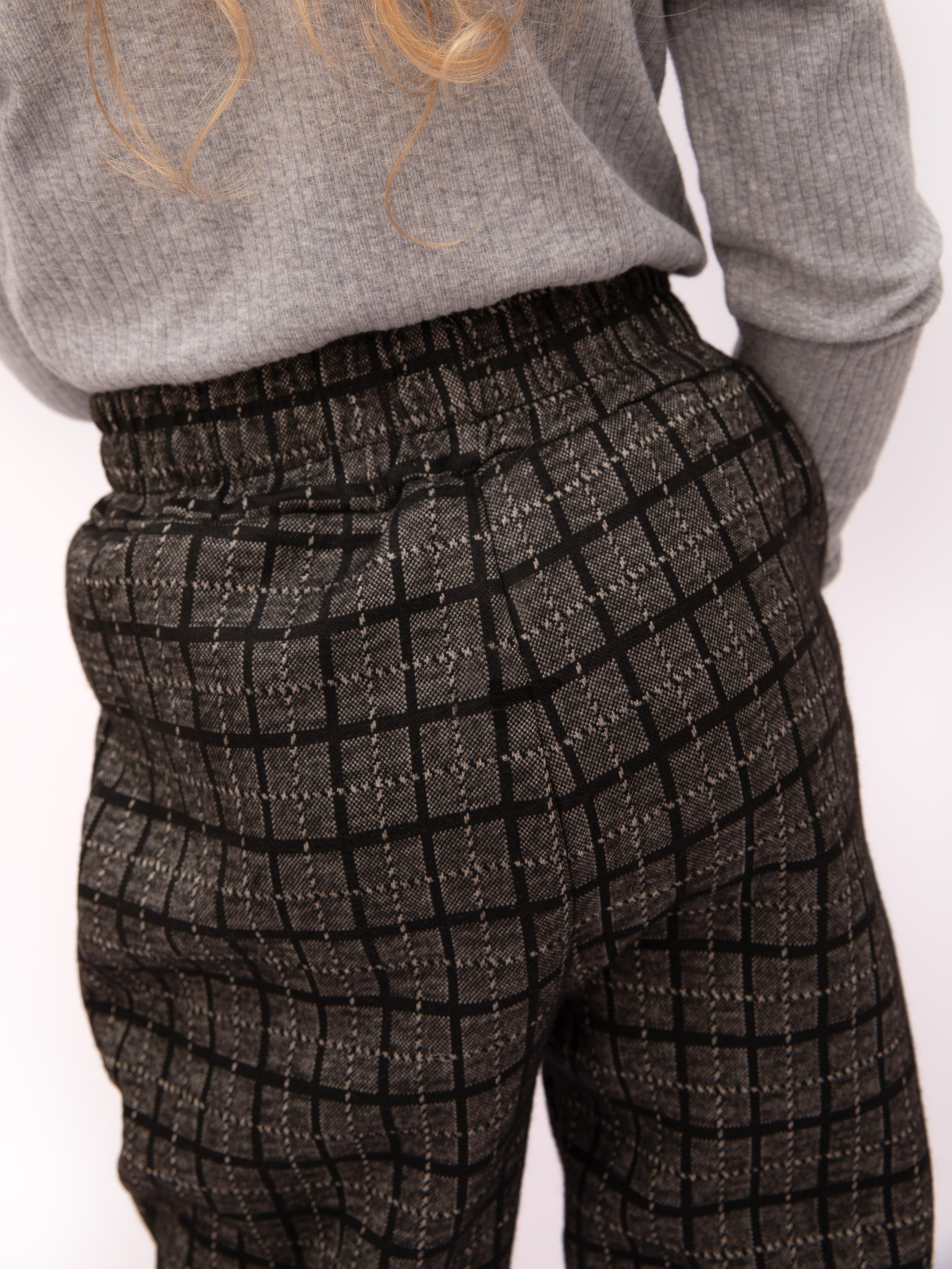 Детские брюки. Фотостудия предметной и модельной съёмки для маркетплейсов