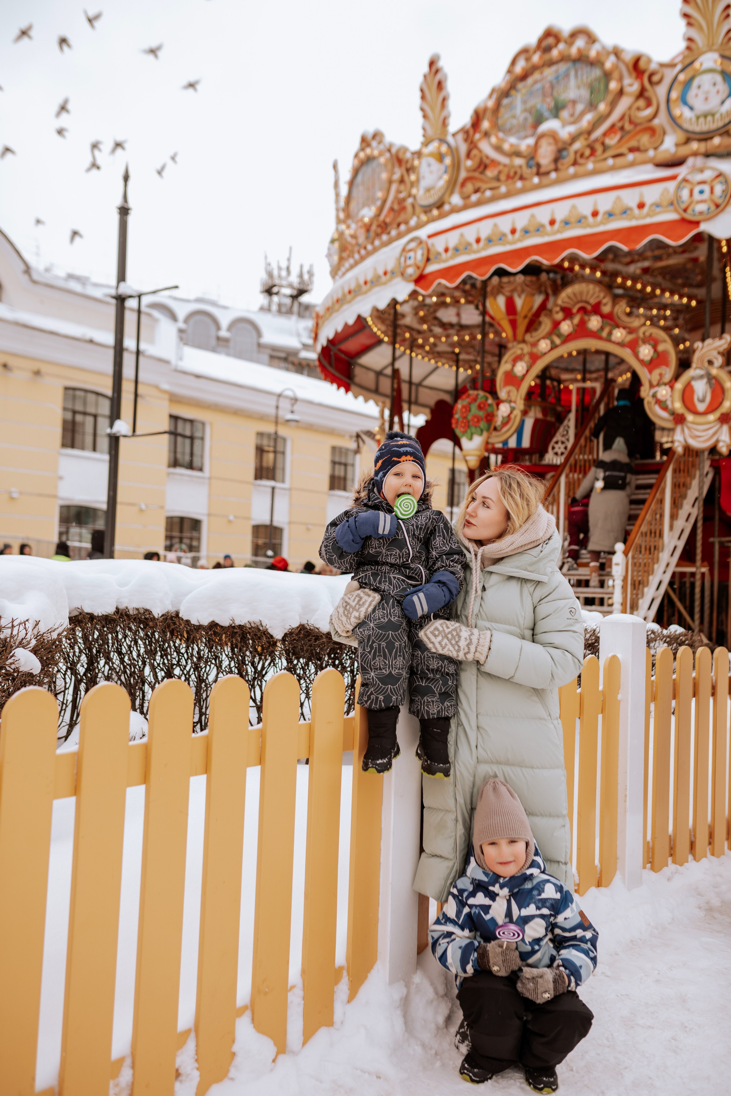 Семейная, Манежная площадь