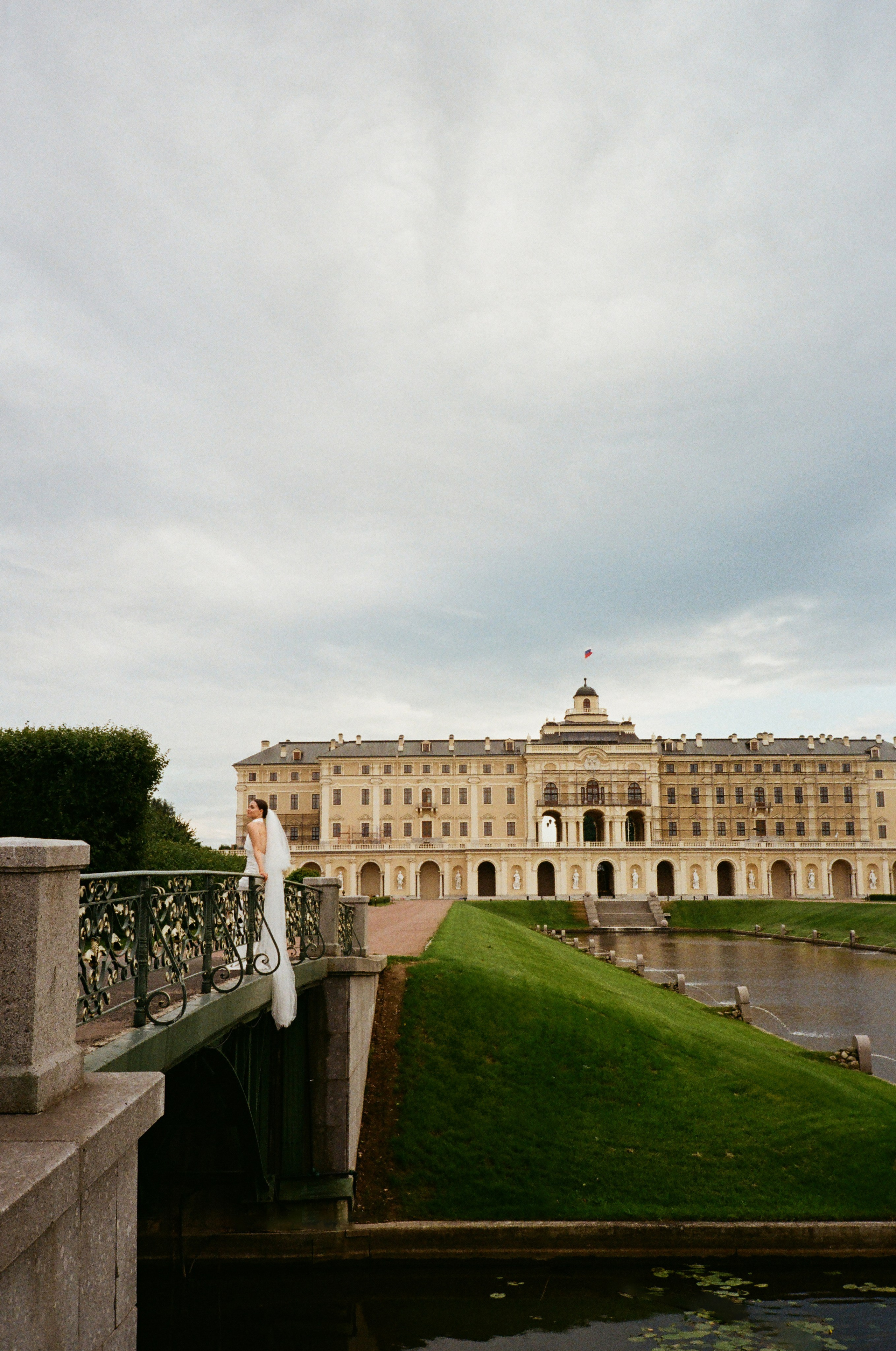 Свадебная фотосессия на пленку. Сестры Карабаза. Фотографы и ретушеры в Москве и Санкт-Петербурге