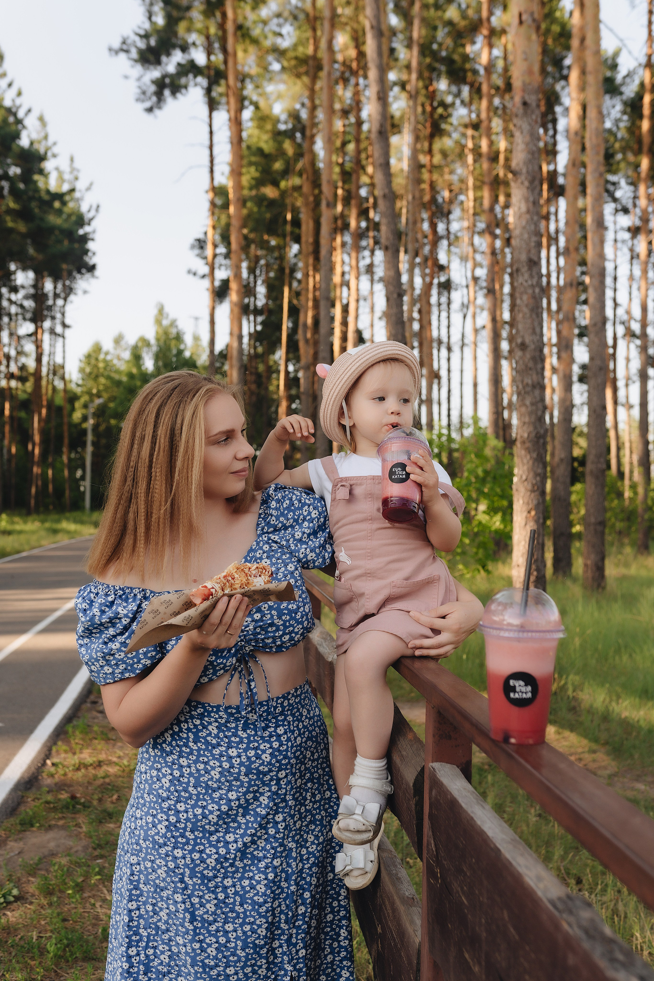Семейная прогулка | Съемка для кофейни. Фотограф Карина Шмулёва. Воронеж и область
