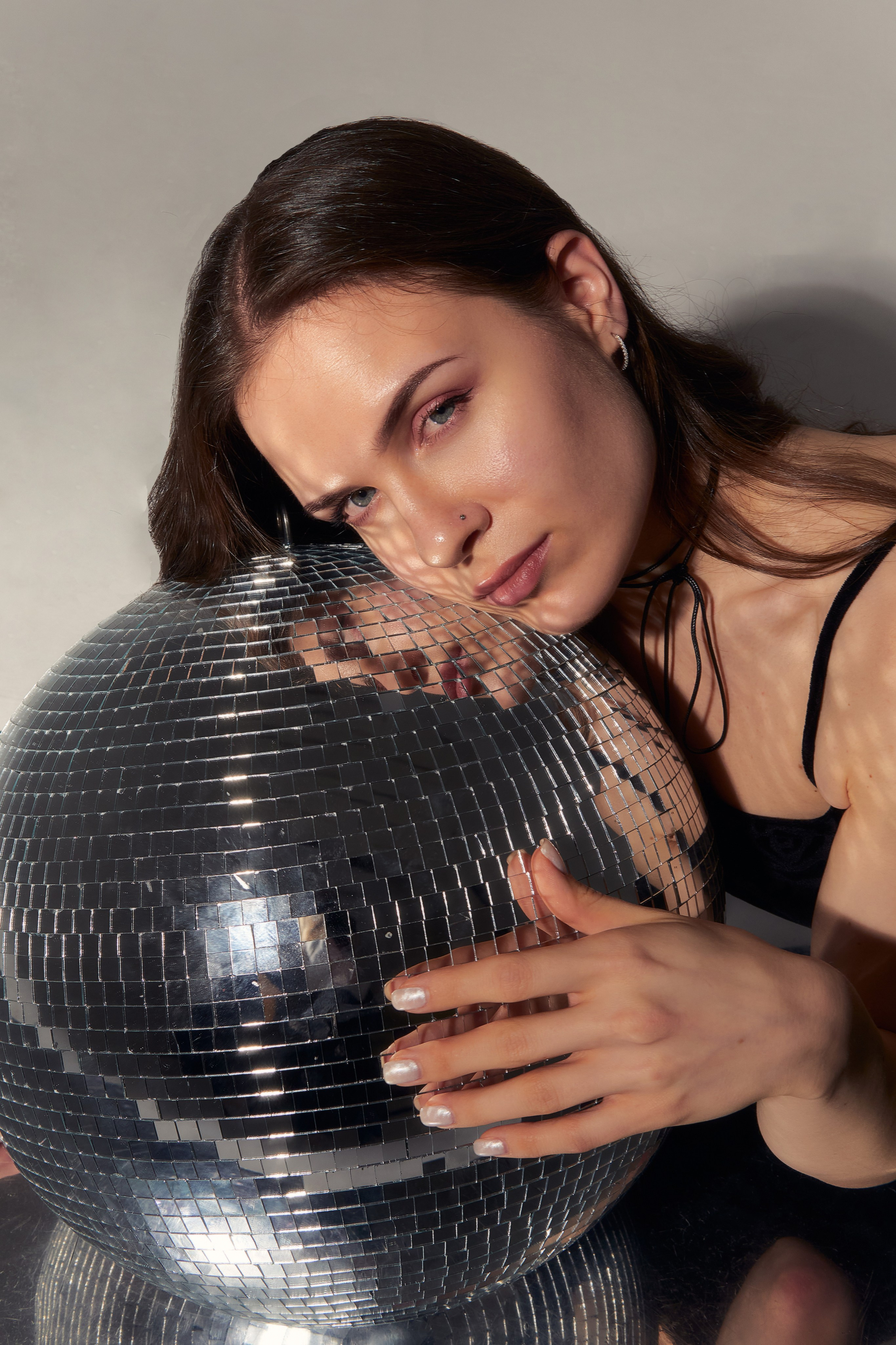 Нежная новогодняя фотосессия с диско-шаром в студии. Фотограф Наталья Воронина Москва