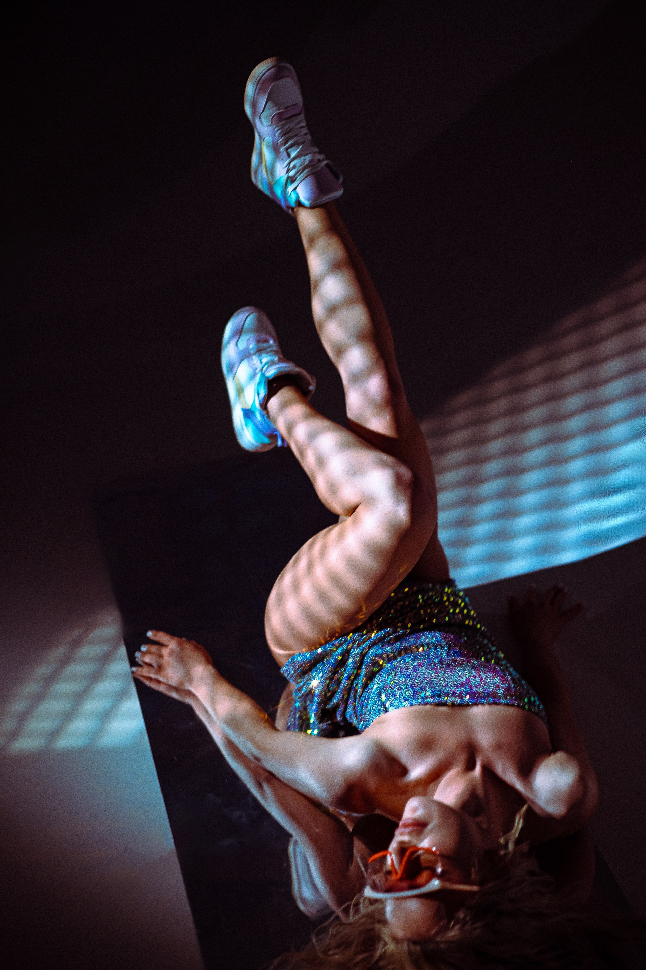 Фотосессия в студии с цветным светом