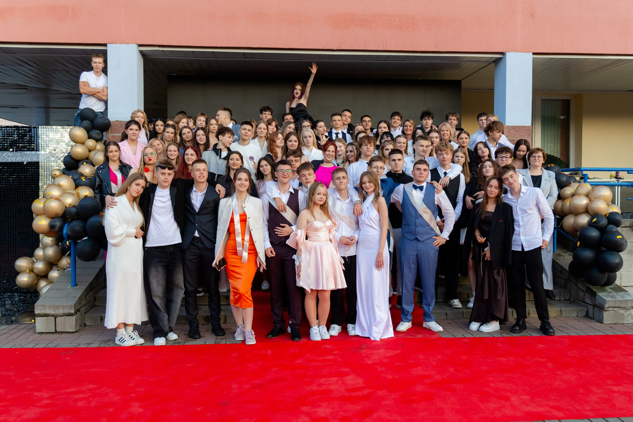Школьный выпускной 2025 год в Минске, Беларуси. Свадебный фотограф в Минске/Беларуси Сергей Спиридонов
