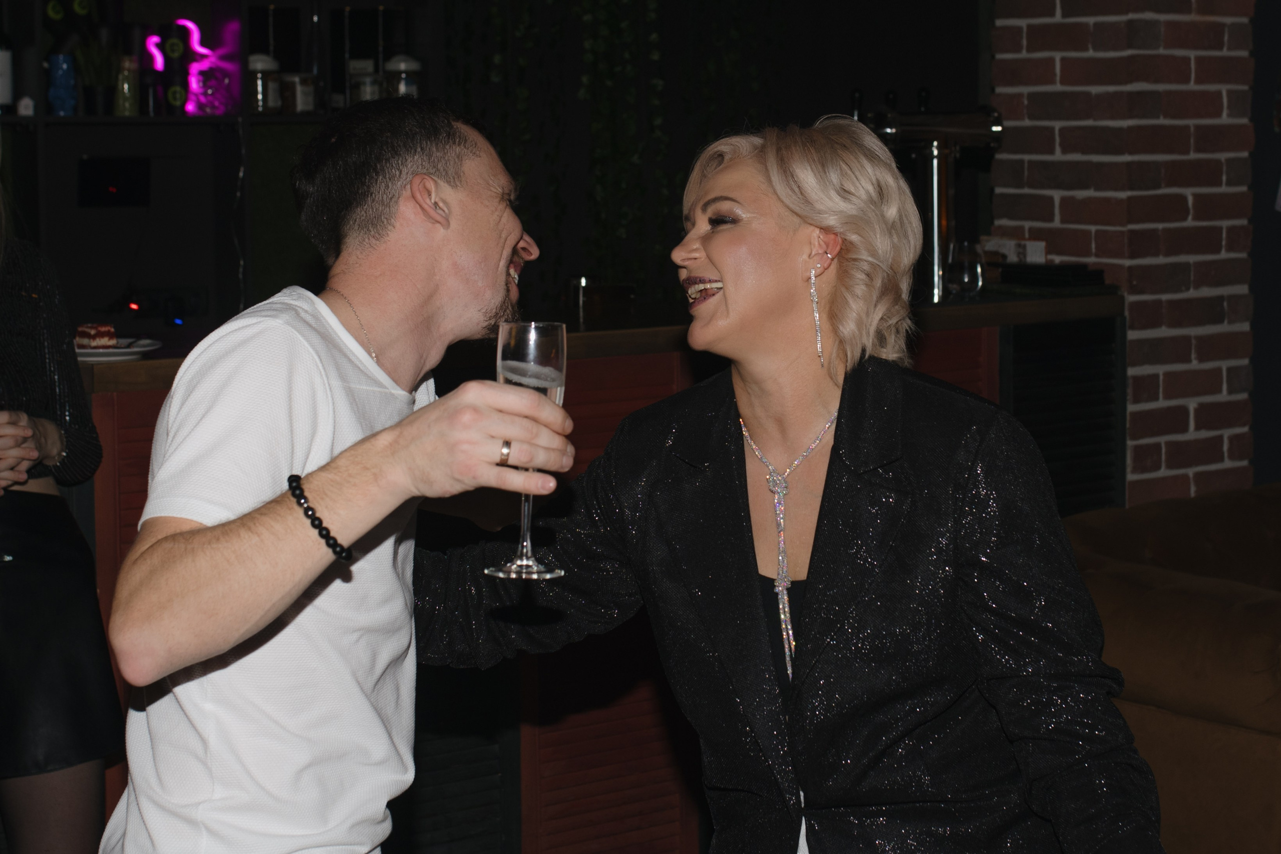 День рождения Томы — Let`s Talk Bar. Свадебный фотограф Екатеринбург/Челябинск — Любовь Волохова