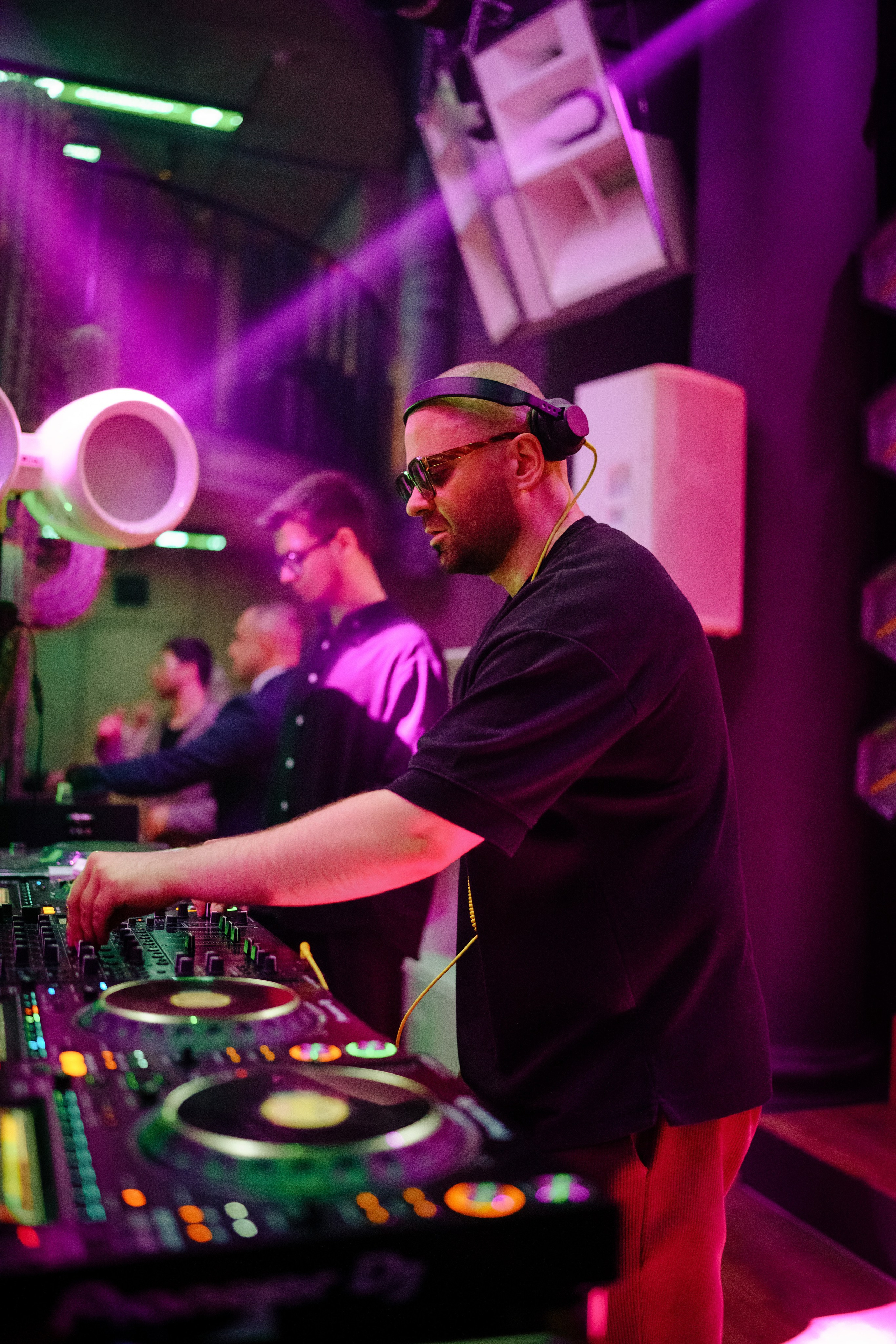 Вечеринка OSNOVATELI.LIVE репортажный фотограф Саша Дружинина. Репортажный фотограф в Москве Саша Дружинина