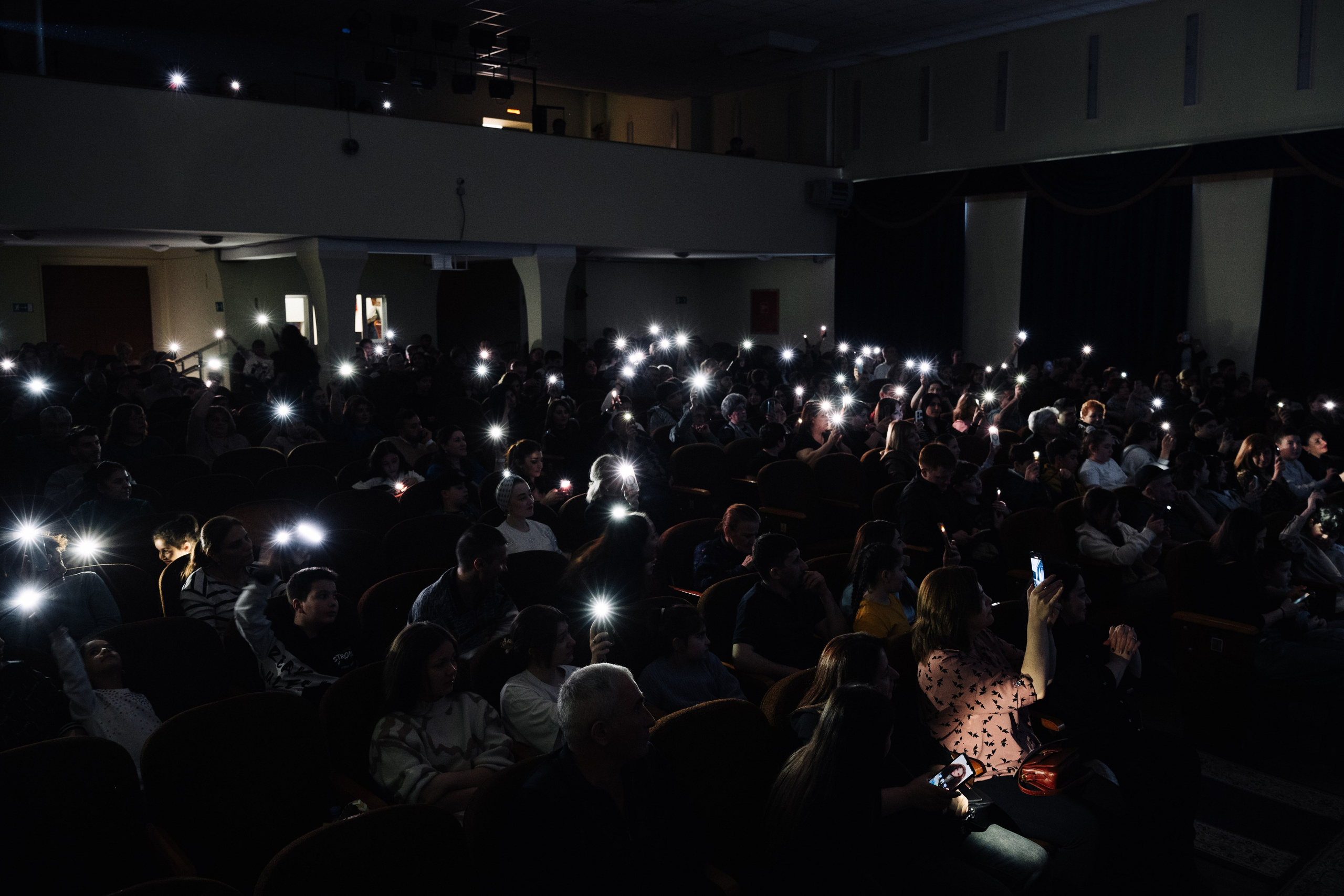 Благотворительный концерт в помощь Артему Сардаряну. Фотограф Артем Севостьянов. Профессиональная фотосъемка в Ногинске, Москве, Московской области и за границей