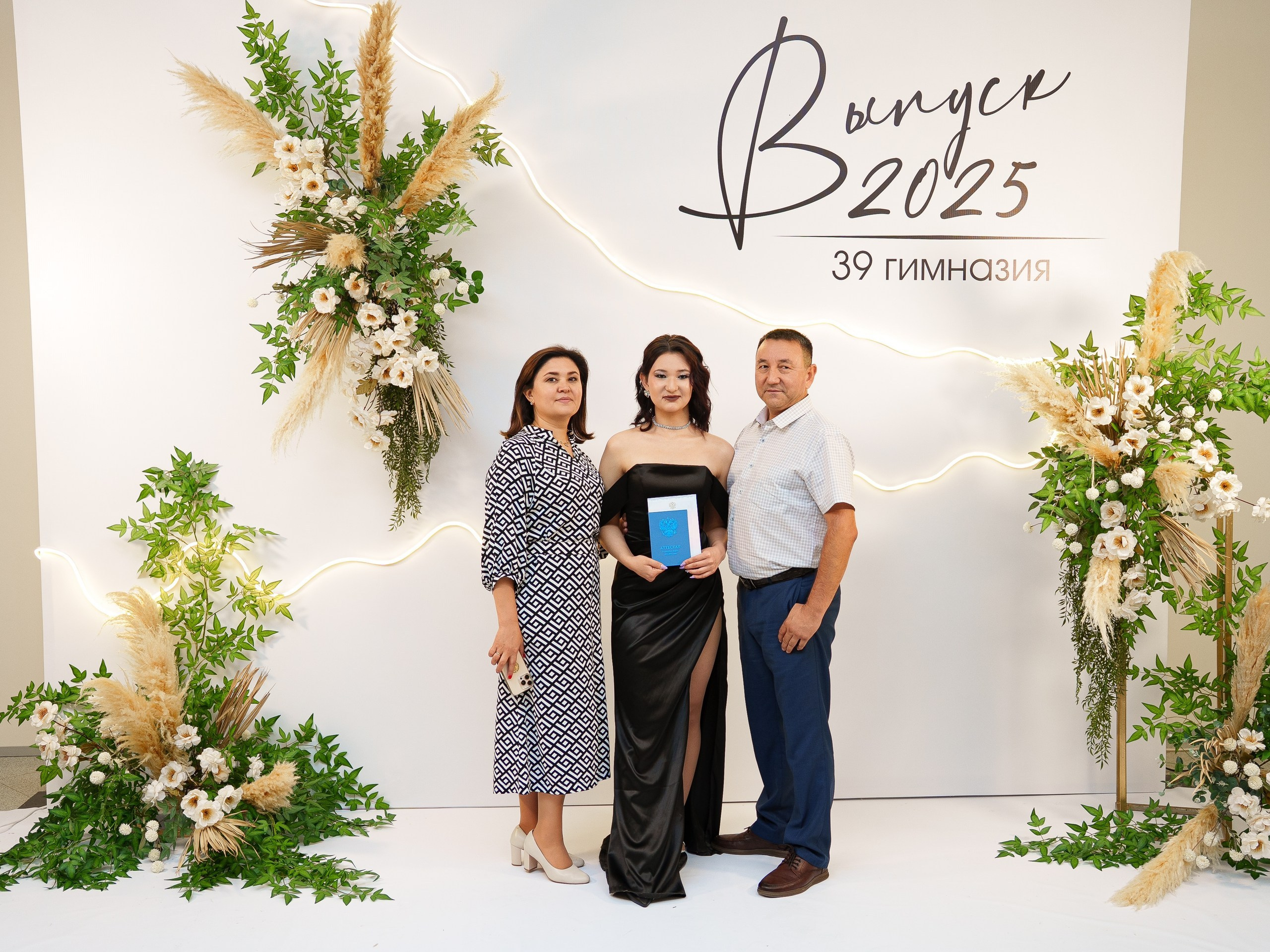 Фотограф на выпускной в Уфе — съёмка в Конгресс-холле для гимназии № 39