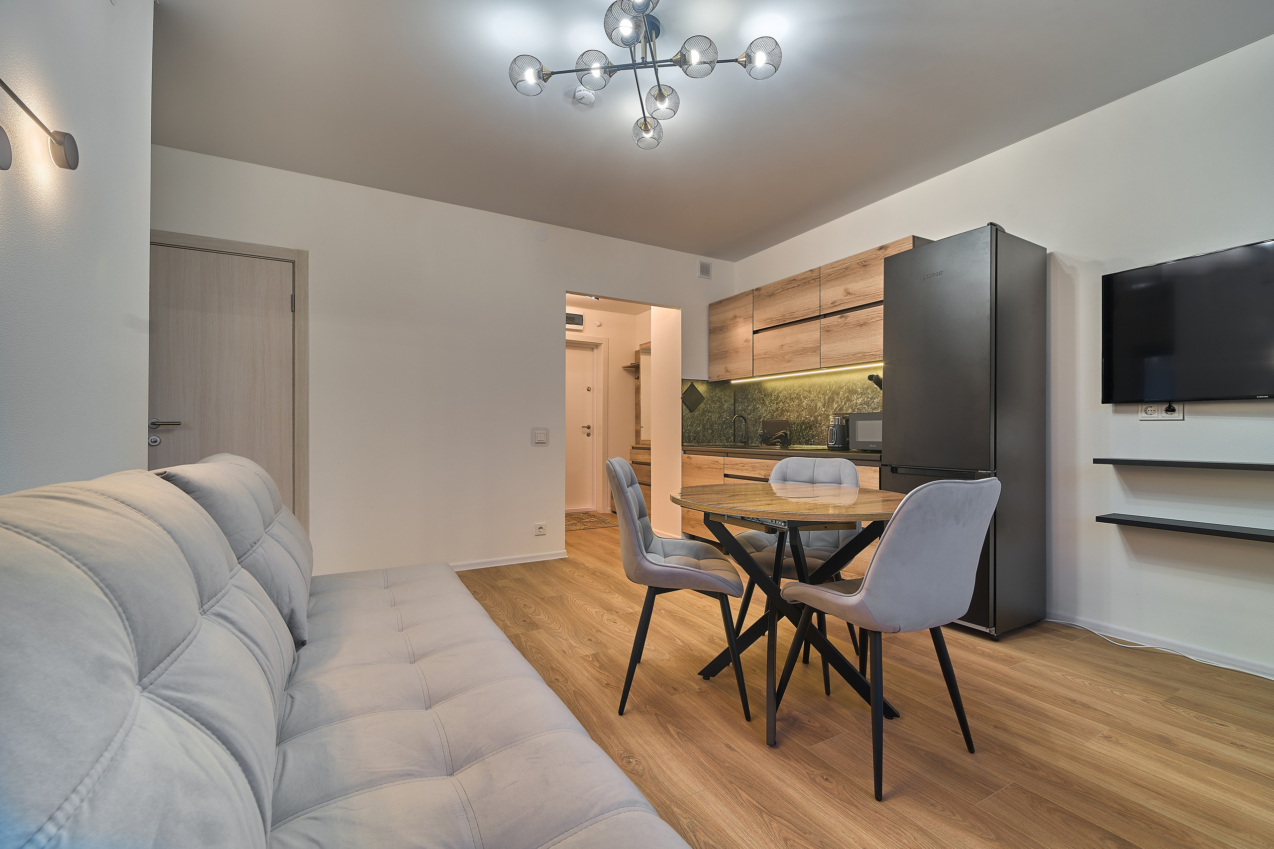 «Евро-трешка» для посуточной сдачи. Заказчик АН «Борисов». Главная