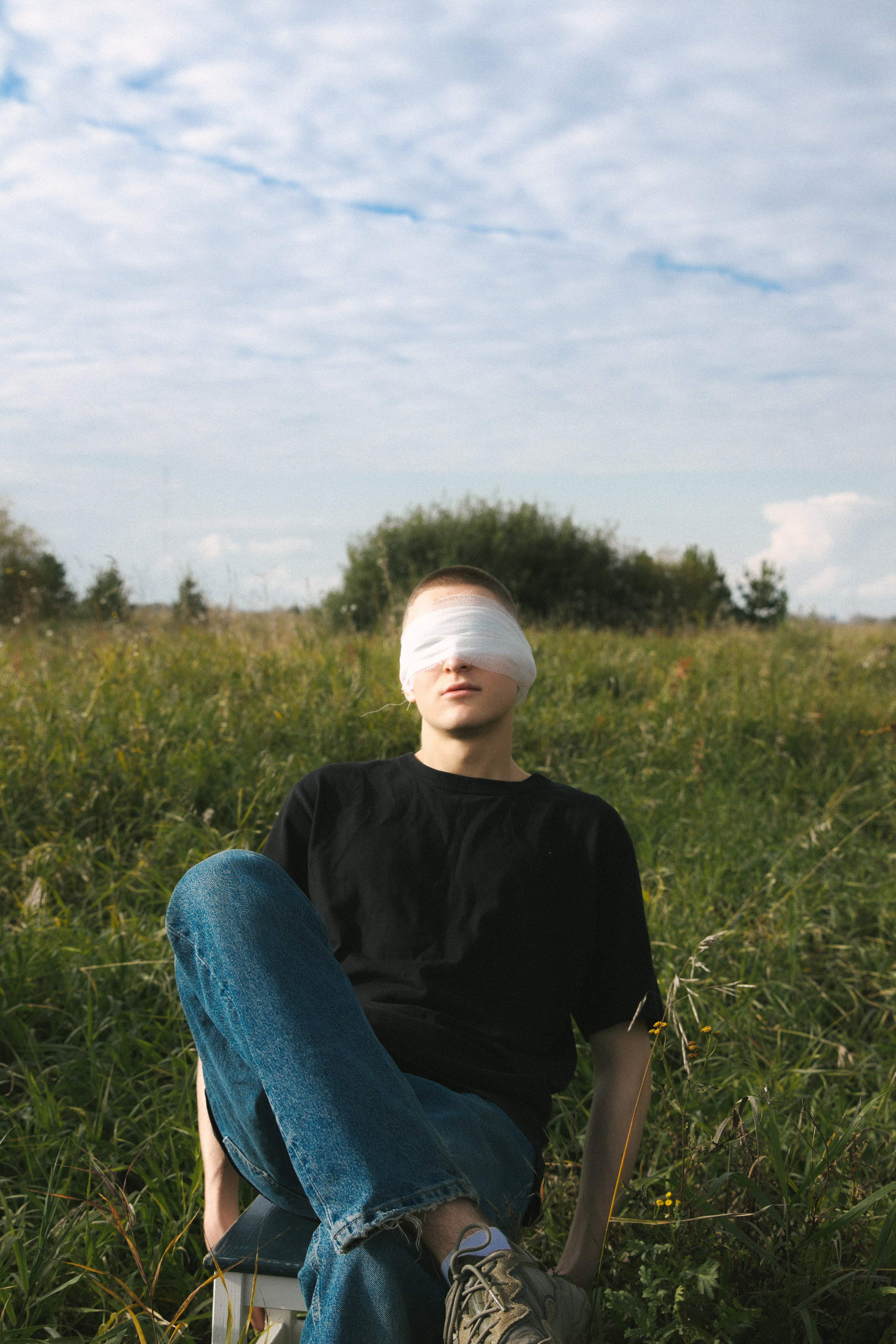 Никита в поле. Фотограф Настя Булочка Екатеринубрг