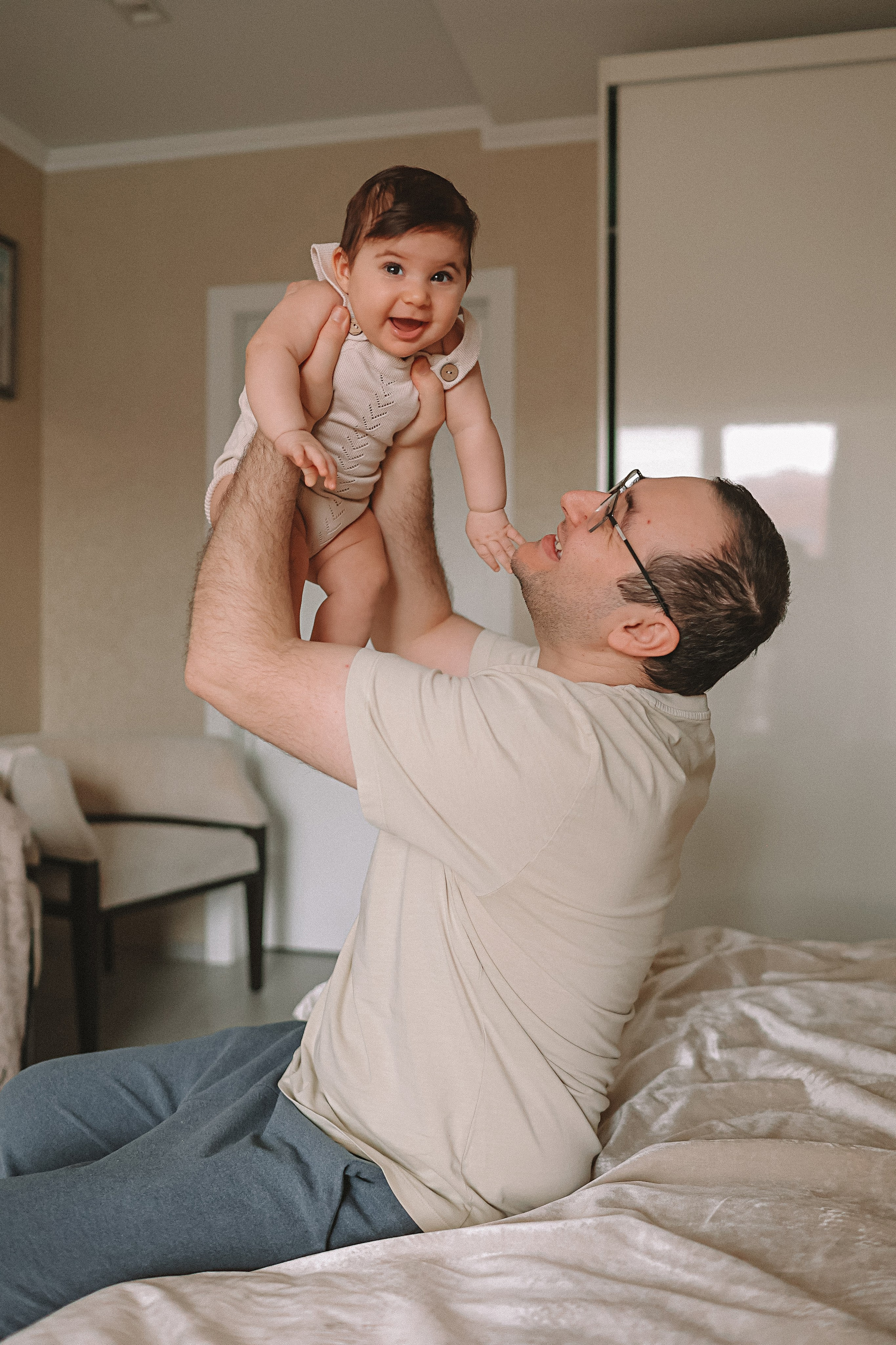 С малышкой. Семейный фотограф Тюмень, фотограф на роды Салмина Мария