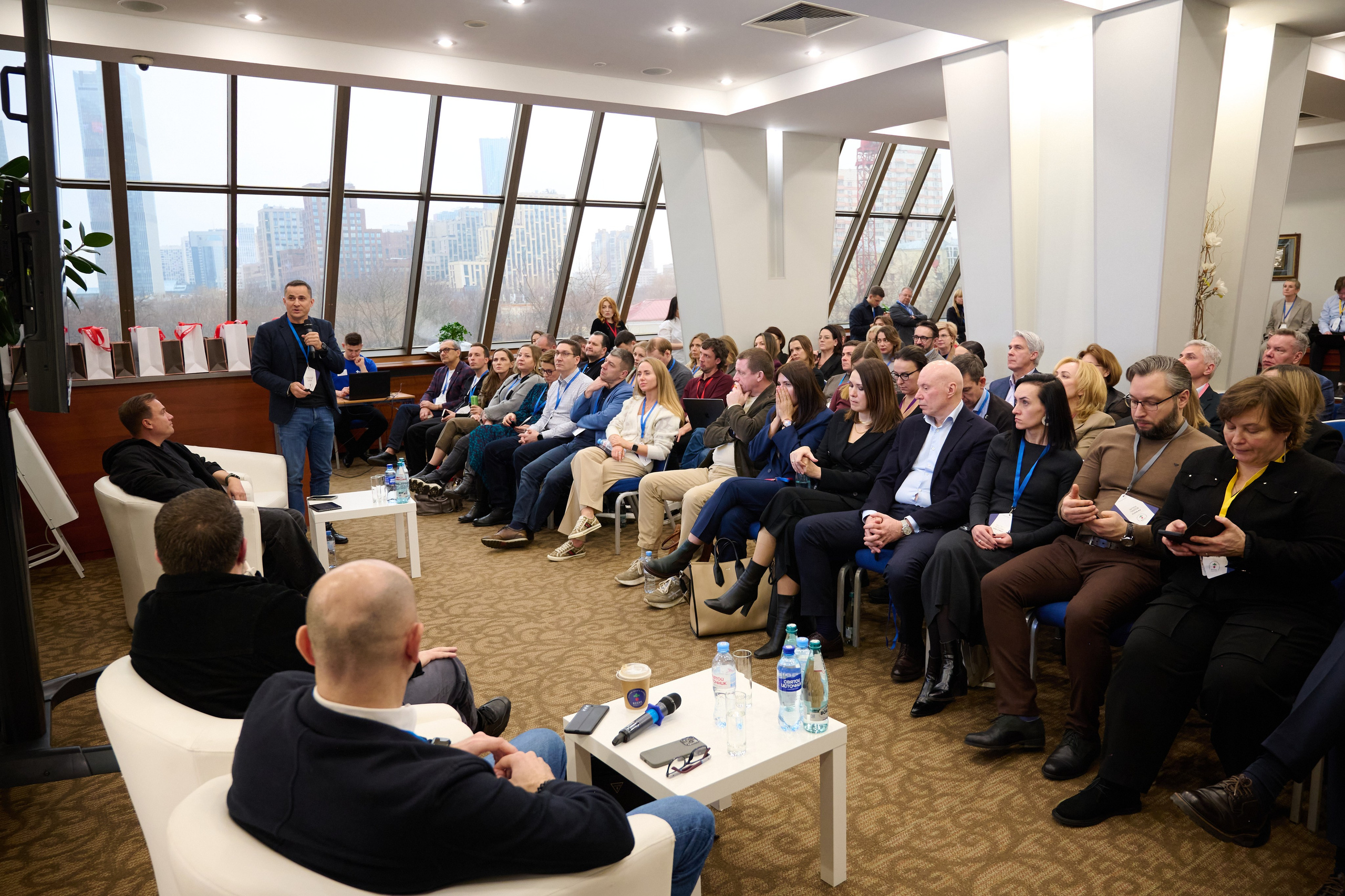 Redis Business Class — В фокусе. Планы и стратегии 2025. Репортажный фотограф в Москве и Санкт-Петербурге — Профессиональная съёмка мероприятий | Данила Золкин