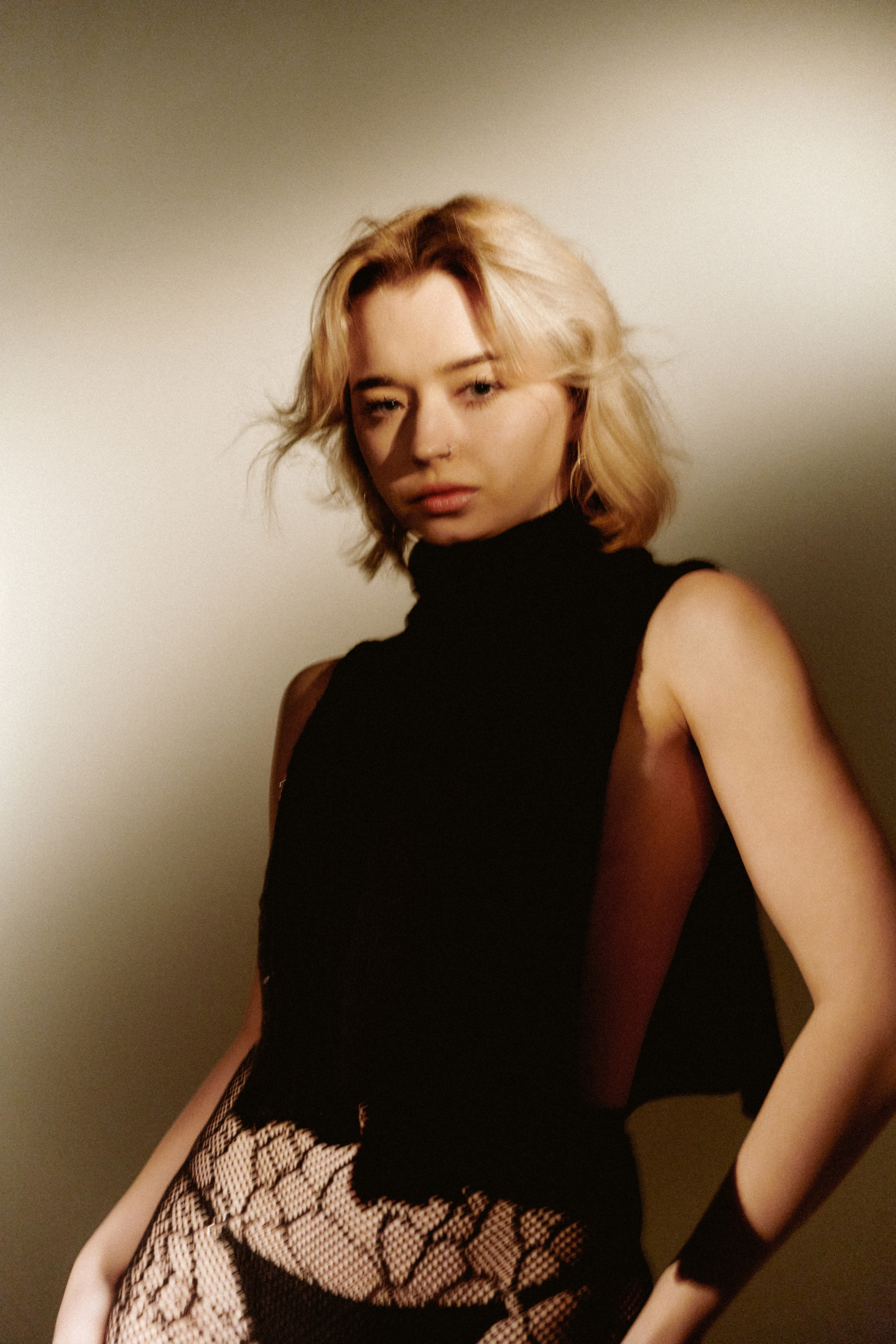 Юля. Z H U R A V L E V