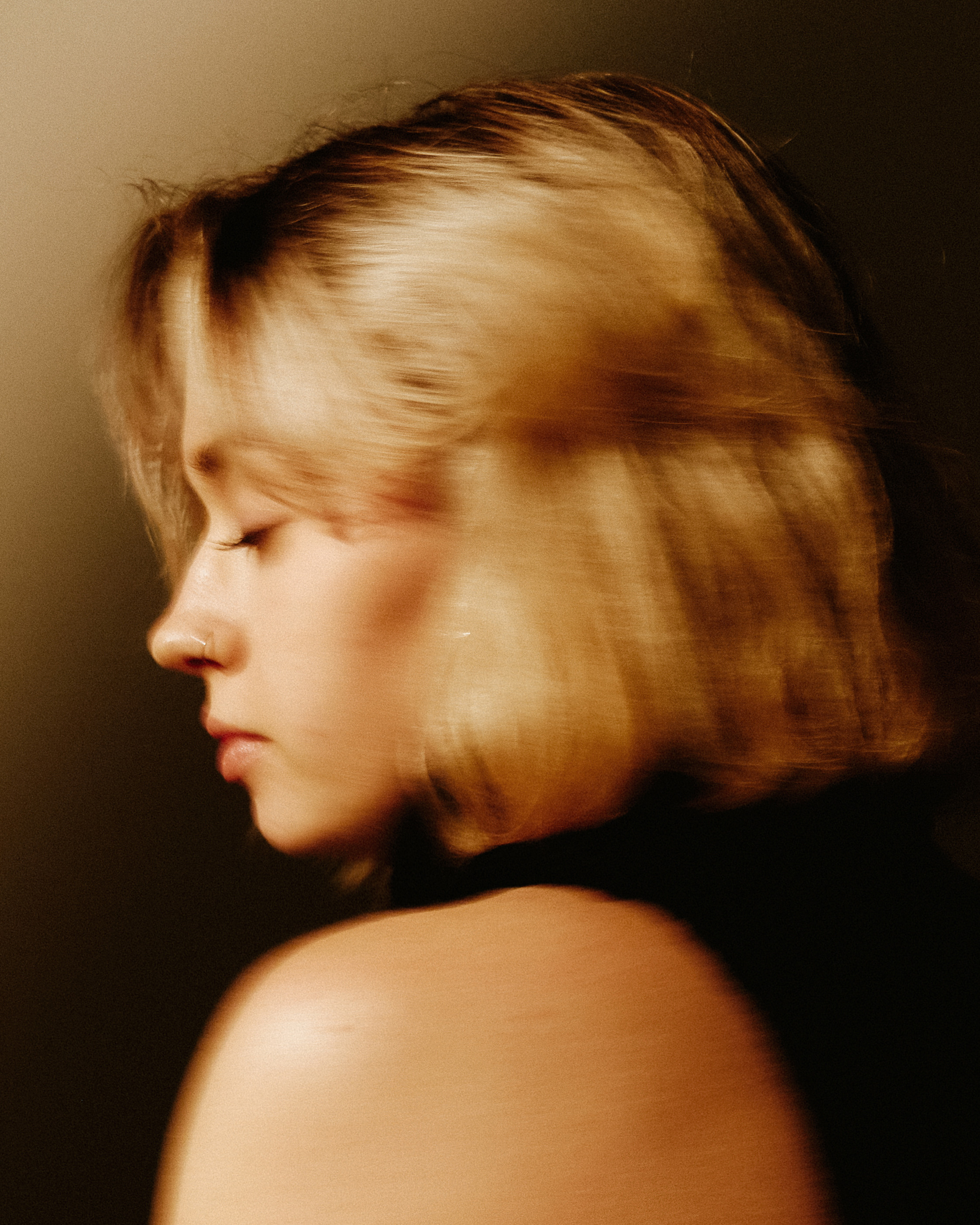 Юля. Z H U R A V L E V