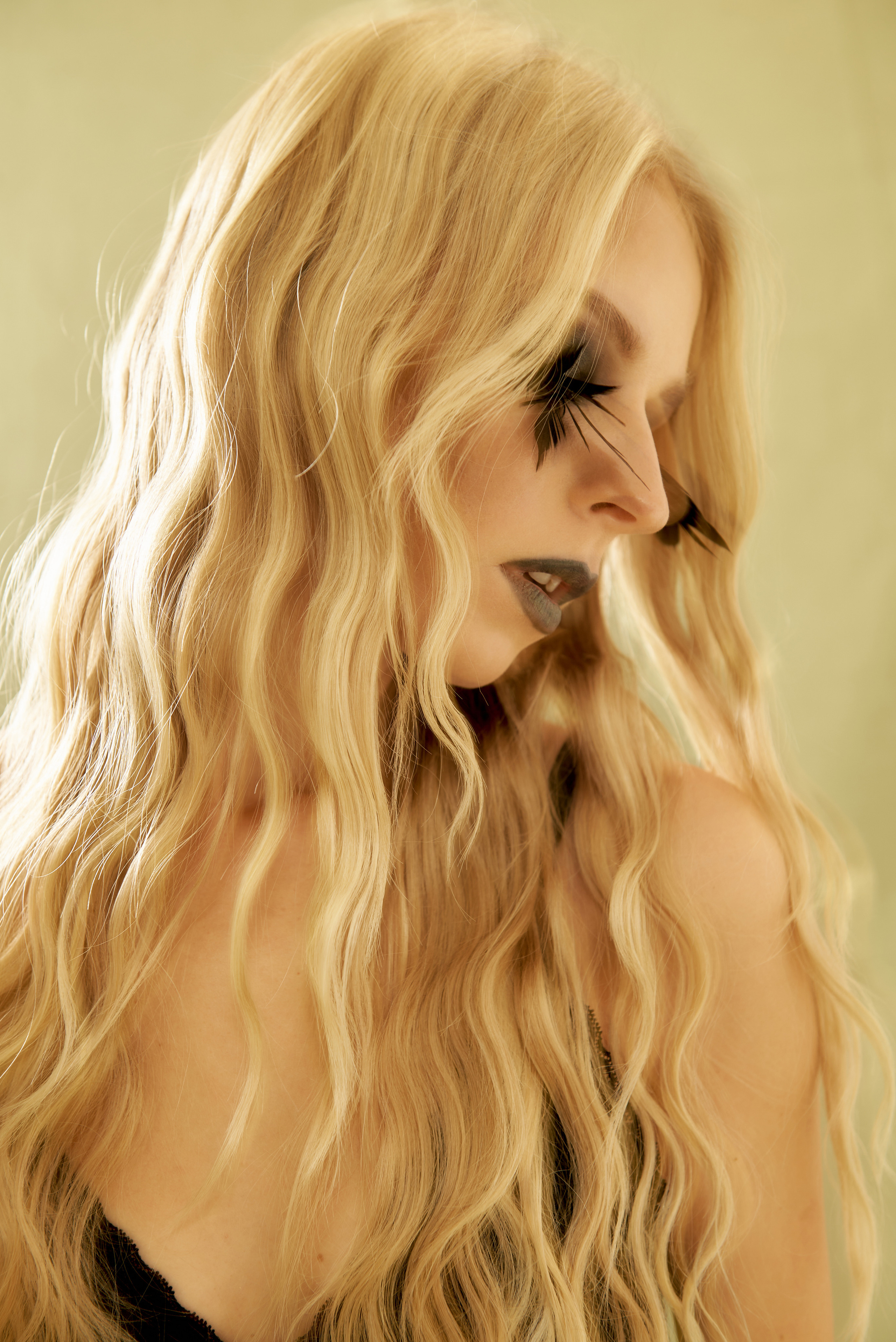 Black Dress. Z H U R A V L E V