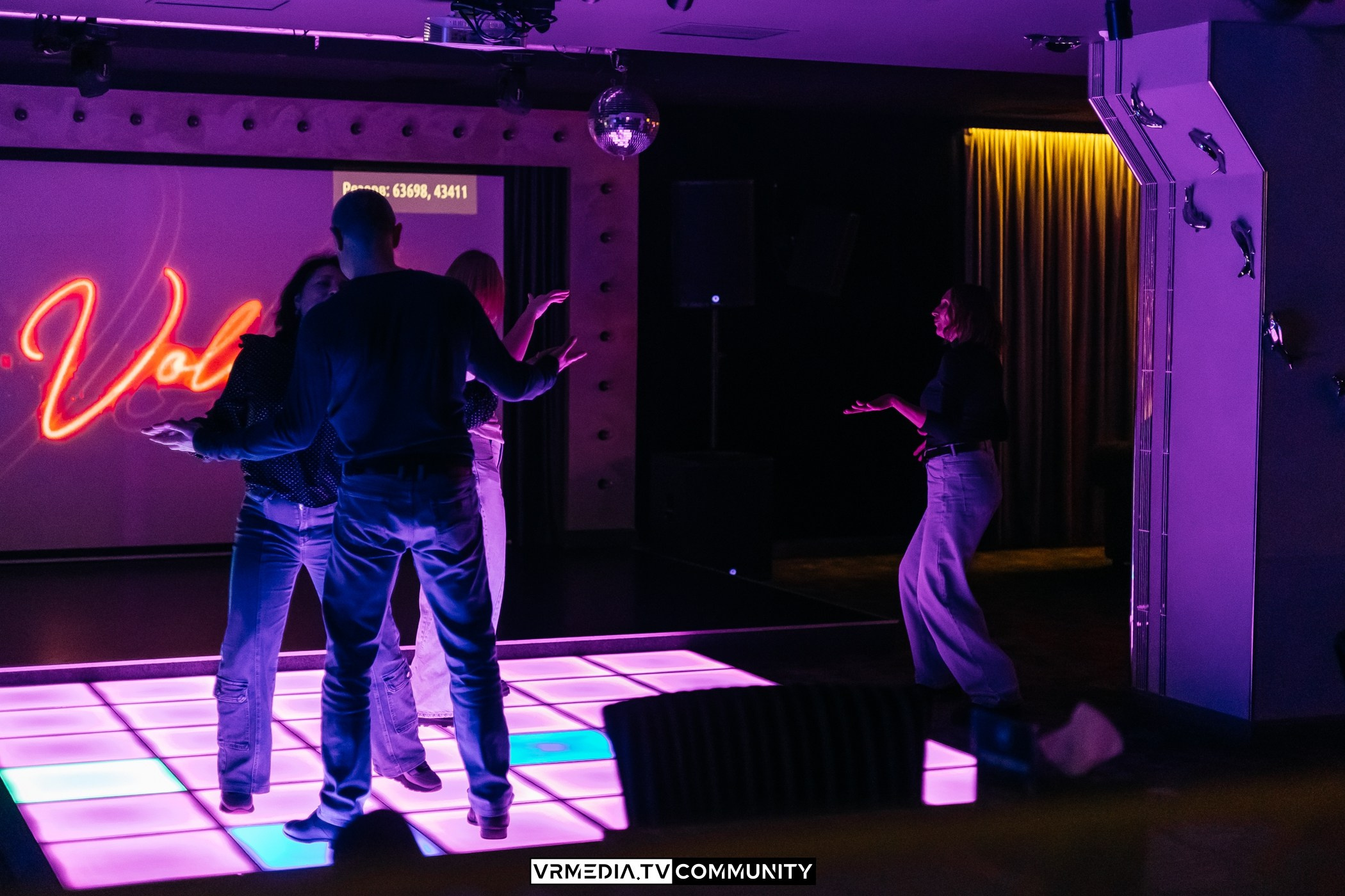 Вечер в караоке-баре «Volna»