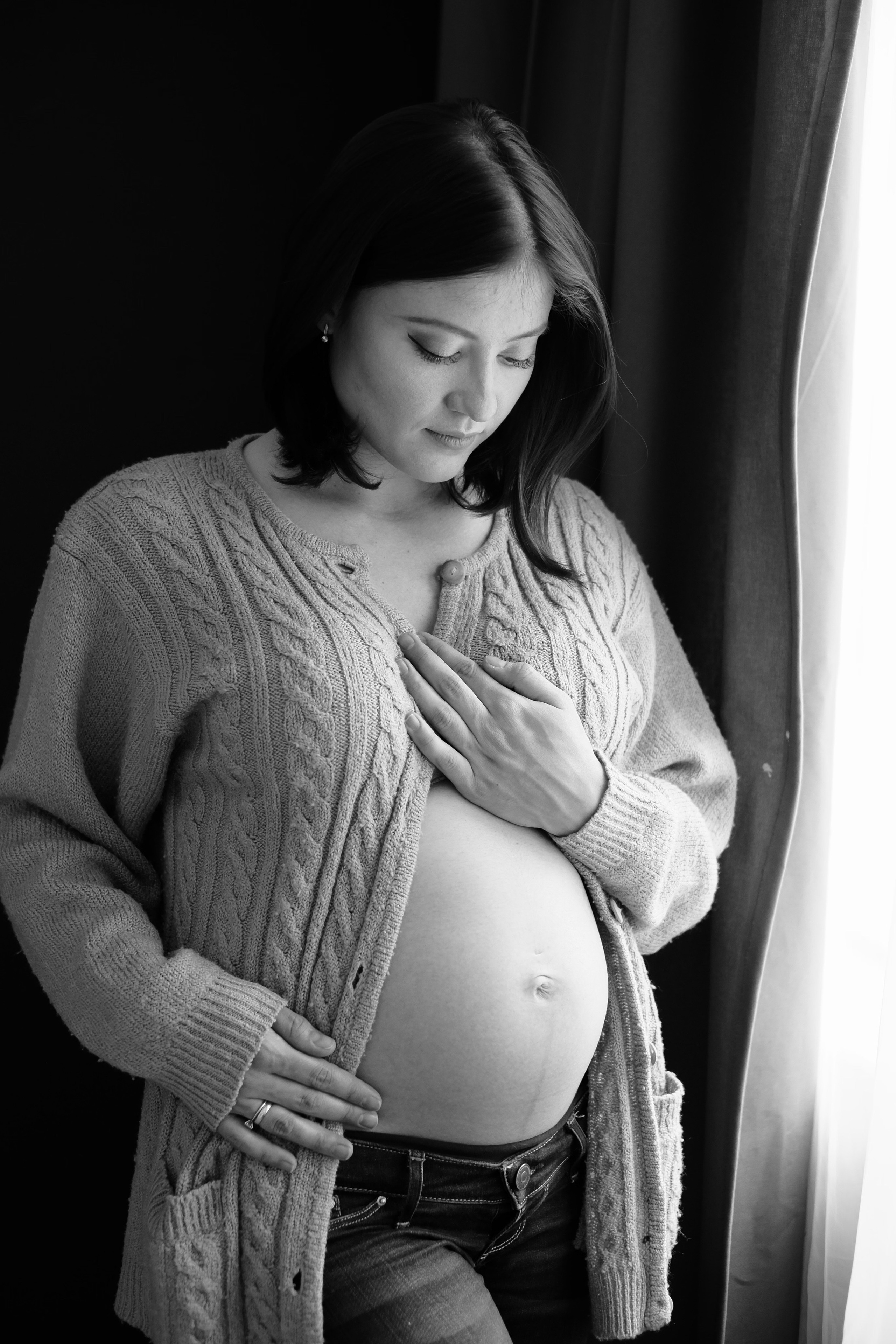 Съемка для двух беременных подруг в светлой студии. Фотографы в Москве Светлана Устинова и Сергей Грачев