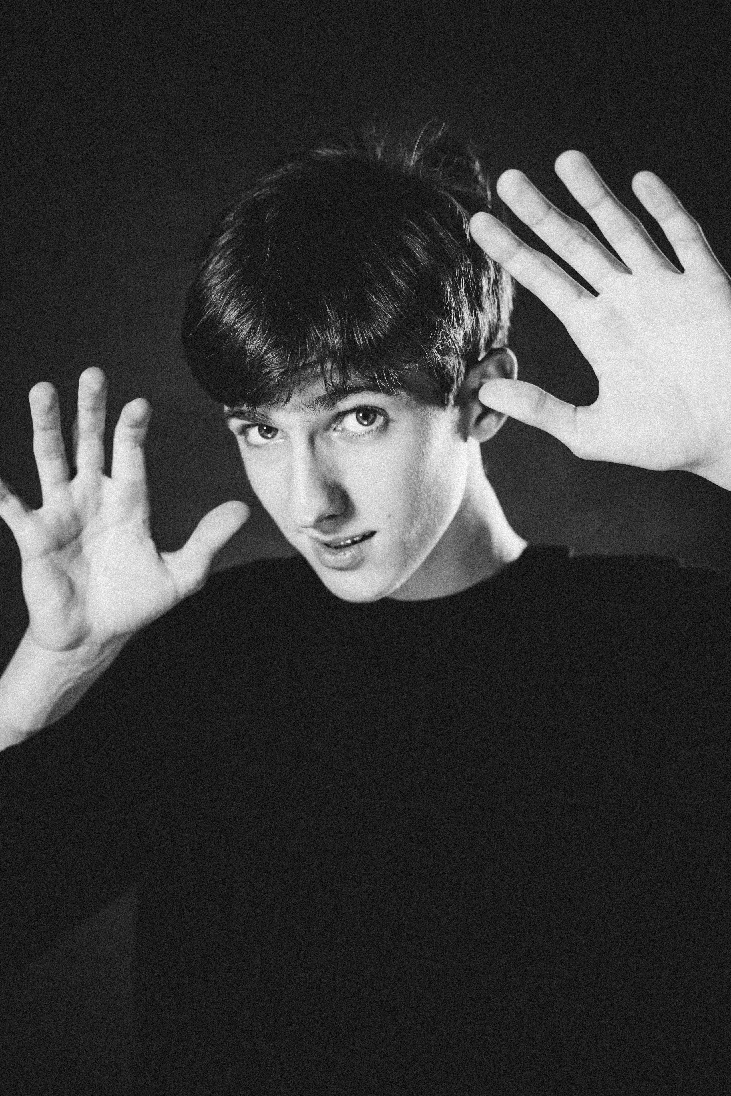 АРТЁМ. Я фотограф из Москвы к Вашим услугам