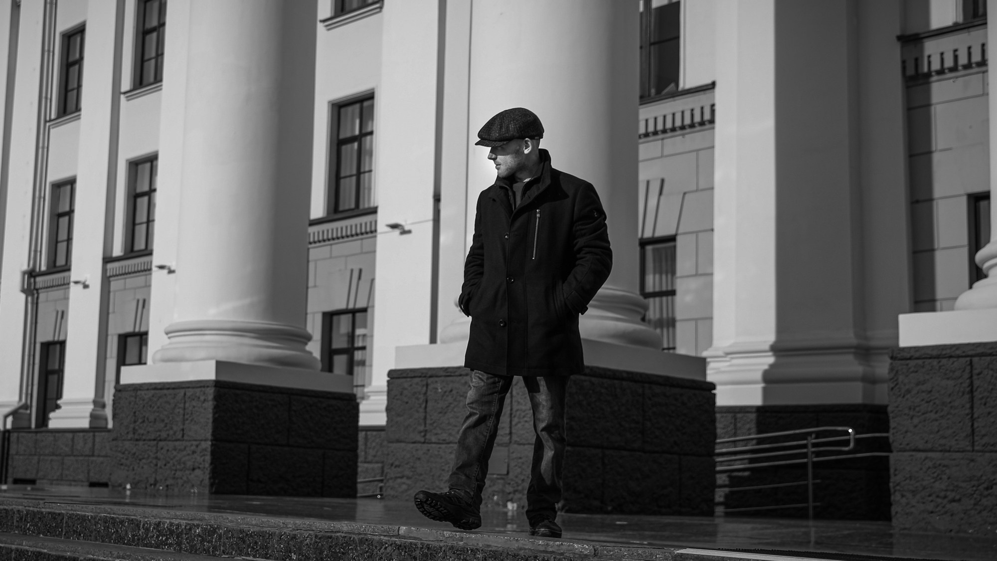 Фотосессия Андрея Селиванова на улице в стиле Ч/Б. Главная