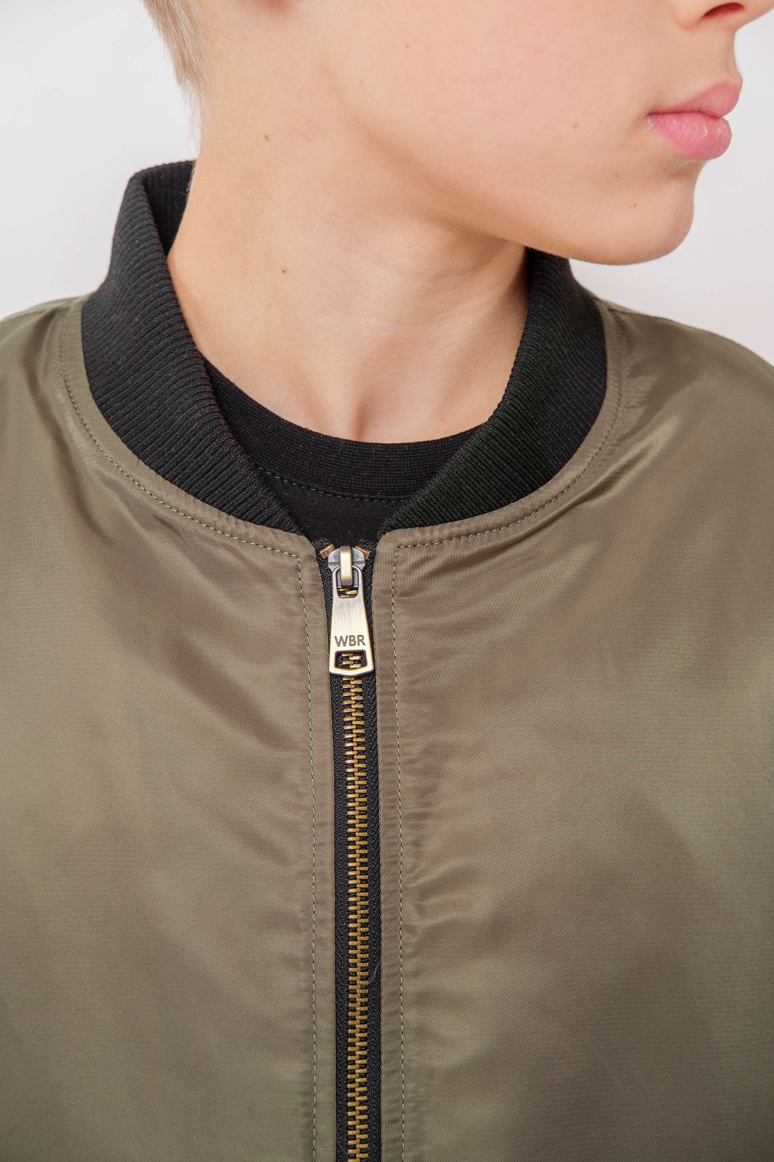 Съемка верхней одежды для каталога и маркетплейсов в Санкт-Петербурге. Фотосессия для маркетплейсов