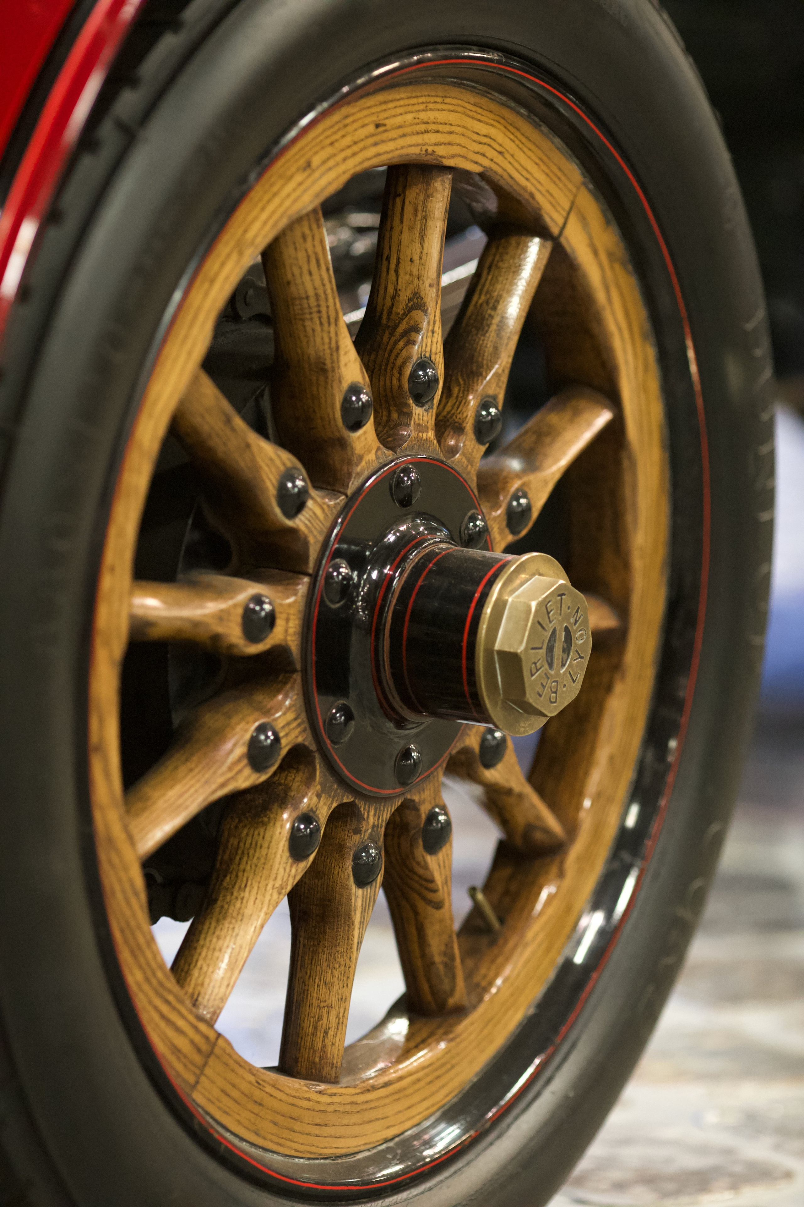 Музей Техники Вадима Задорожного. Школьные выпускные альбомы в Москве Марина Николаева