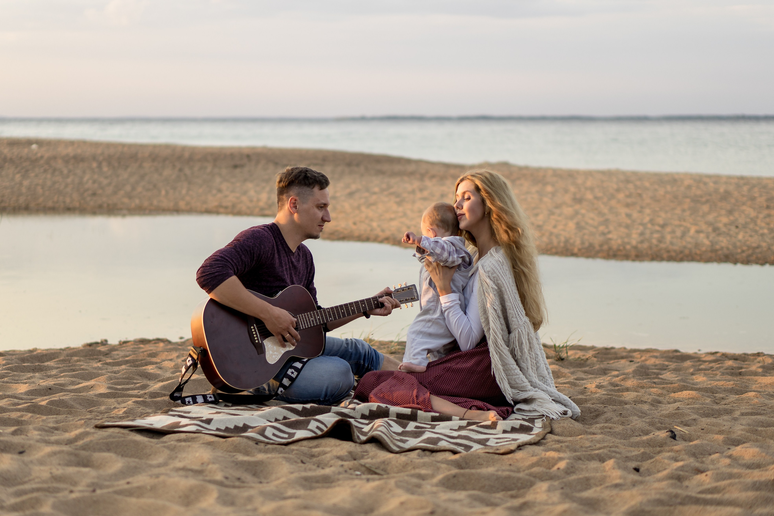 Стефан с родителями на заливе. Фотограф Ольга Игорева