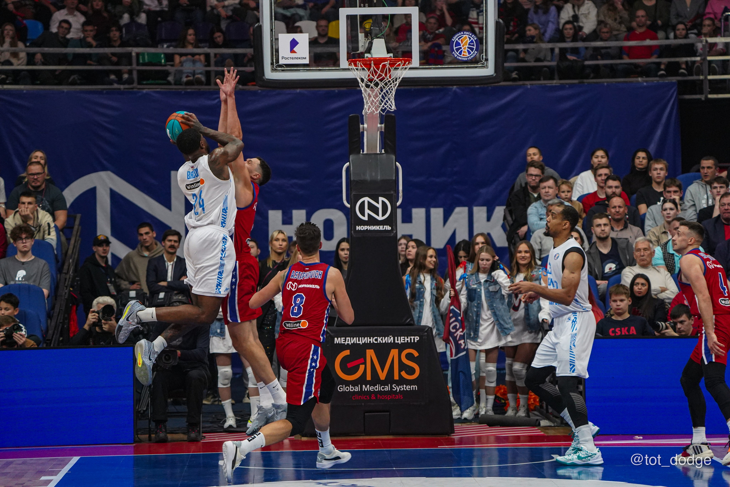 Баскетбол. ЦСКА-Зенит (13.10.24). Автомобильный фотограф Шакая Кирилл