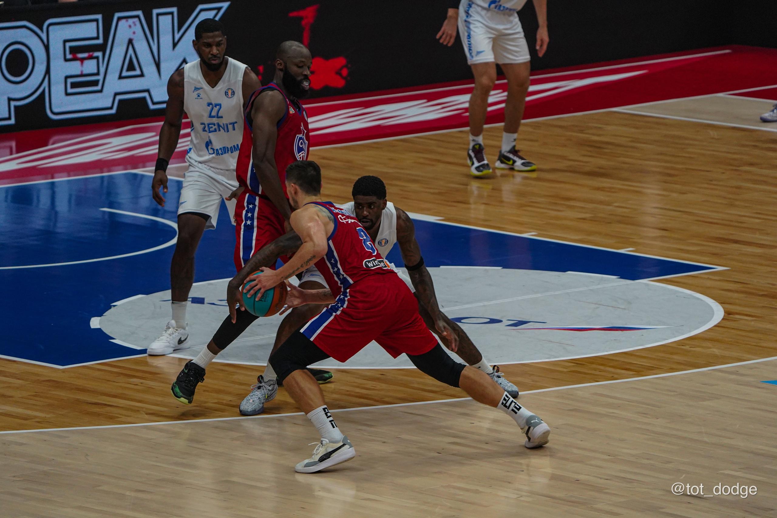 Баскетбол. ЦСКА-Зенит (13.10.24). Автомобильный фотограф Шакая Кирилл