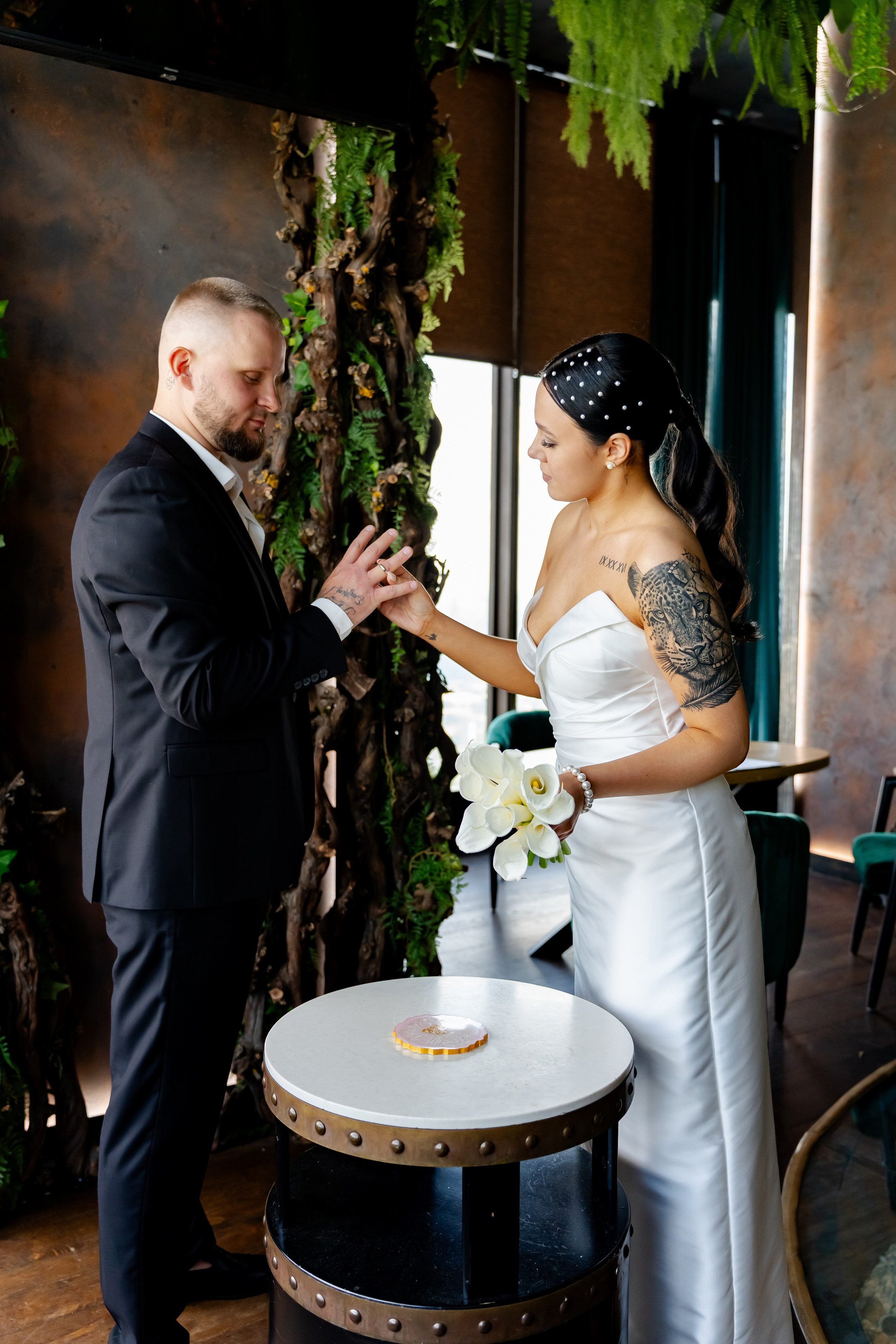 Свадебный фотограф на роспись в Москва-сити в ресторане "Birds" 