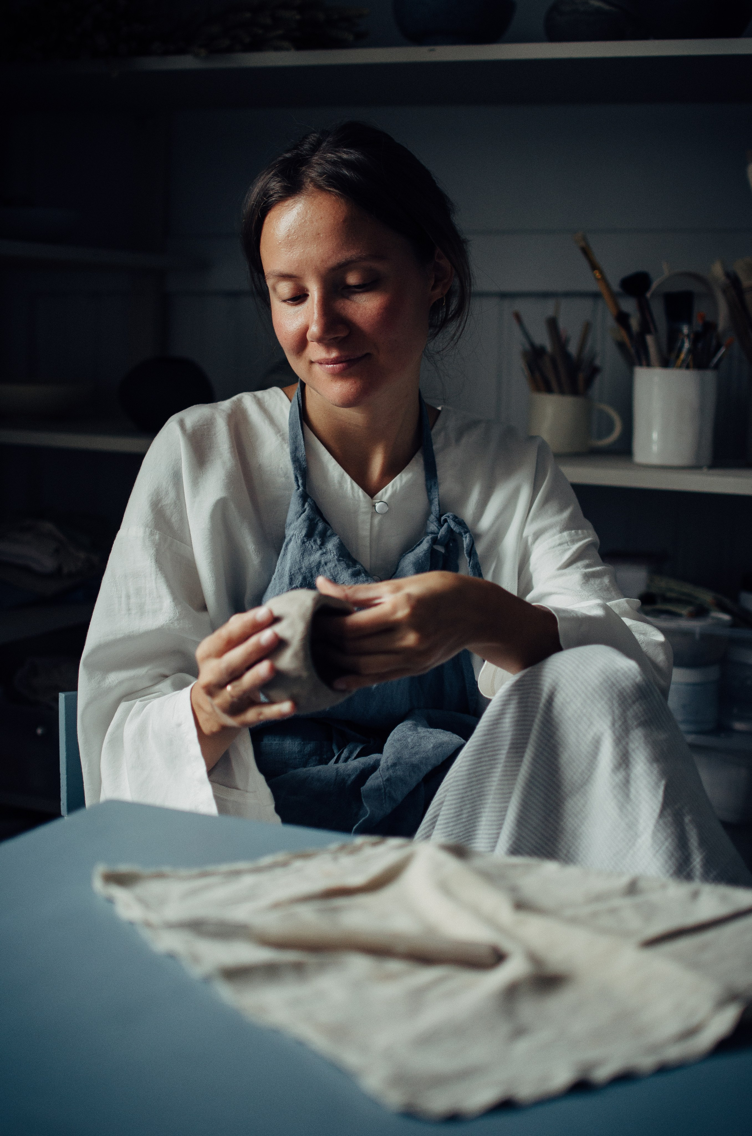 Даша в мастерской керамики — Атмосферная фотосессия. Семейный фотограф во Всеволожске и Санкт-Петербурге Юлия Капустина