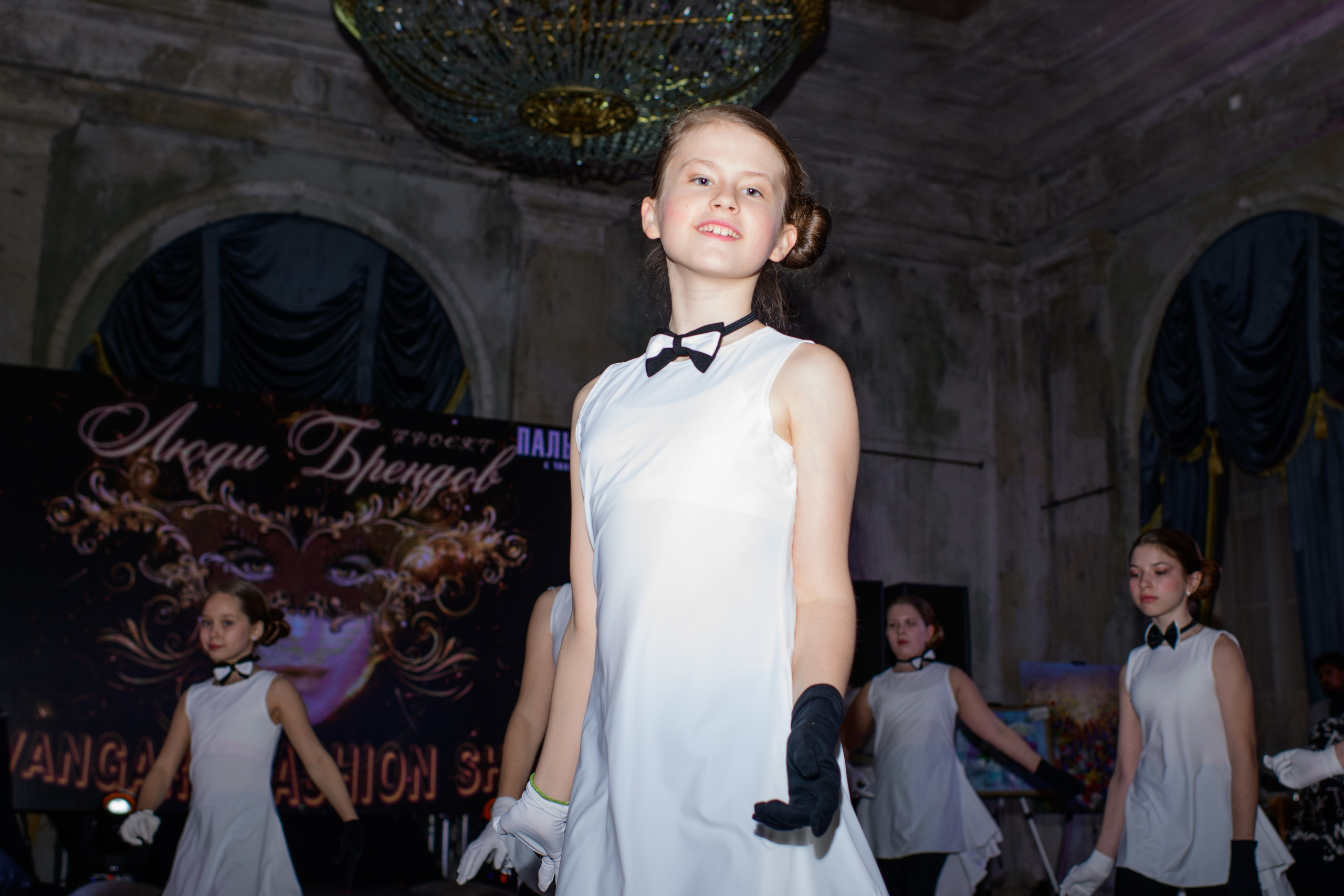 Репортаж модного показа «Люди брендов». Организация и проведение фотосъемок в Санкт-Петербурге. Фотограф Смирягин Илья