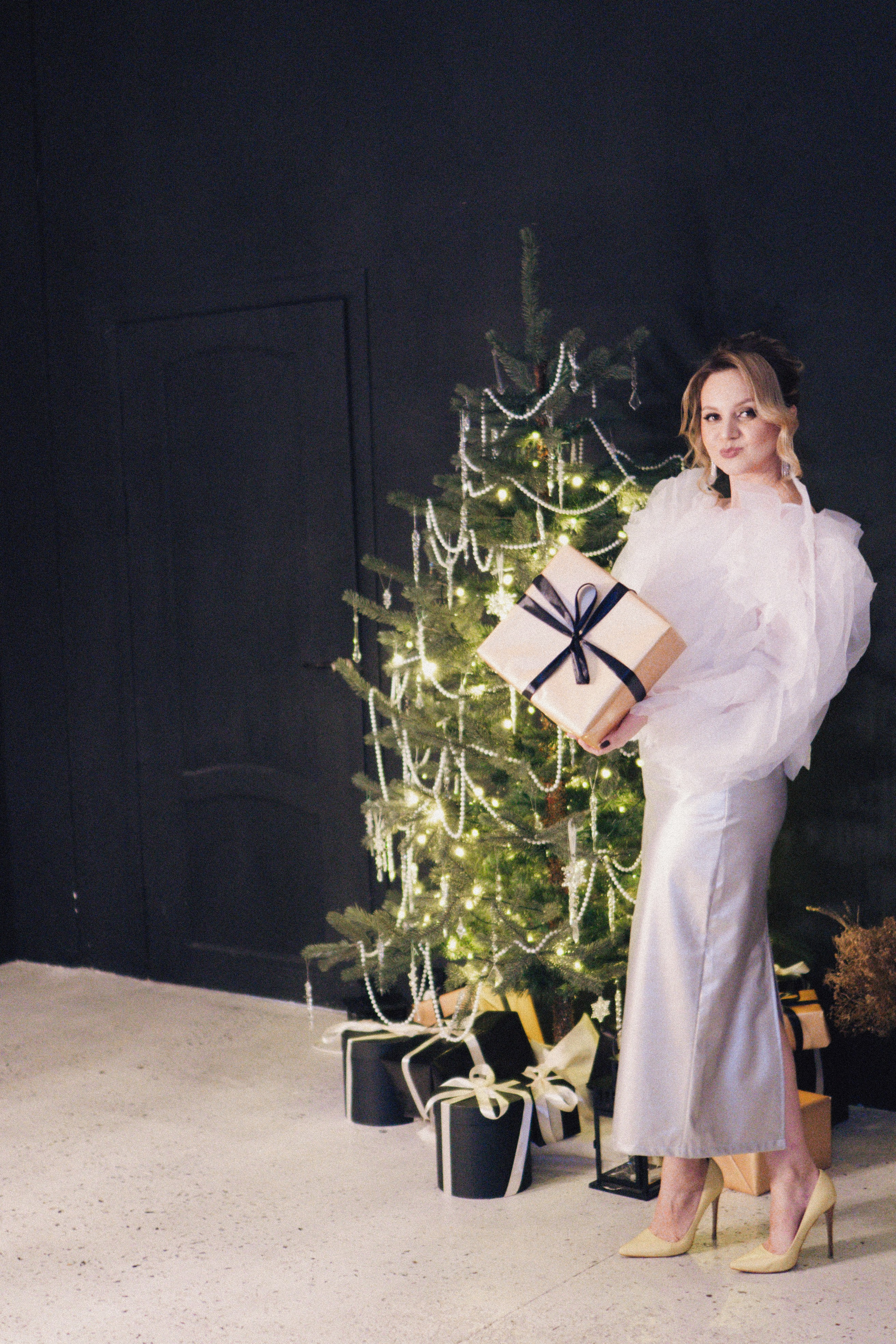 НОВОГОДНЯЯ ФОТОСЕСИИЯ В СТУДИИ ДЛЯ ДЕВУШКИ И ПРОГУЛКА ПО ЧЕРНЫШЕВСКОЙ. Профессиональный фотограф, Санкт-Петербург — Виктория Богомолова