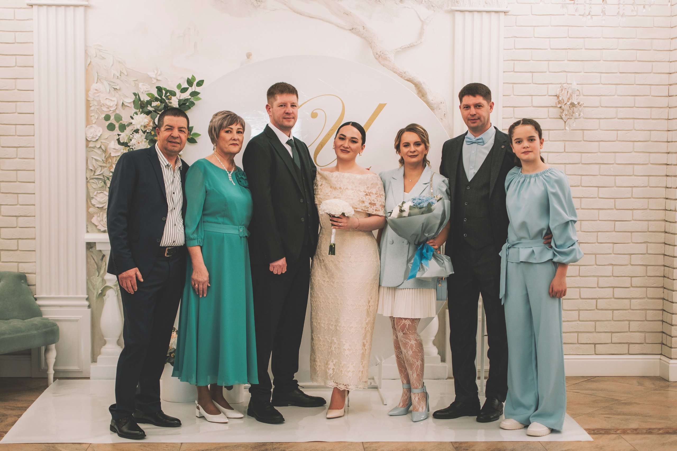 26.04.2025 (Фотосессия, роспись в Онии + фото с банкета). Семейный и свадебный фотограф Губкинский и Ставрополь