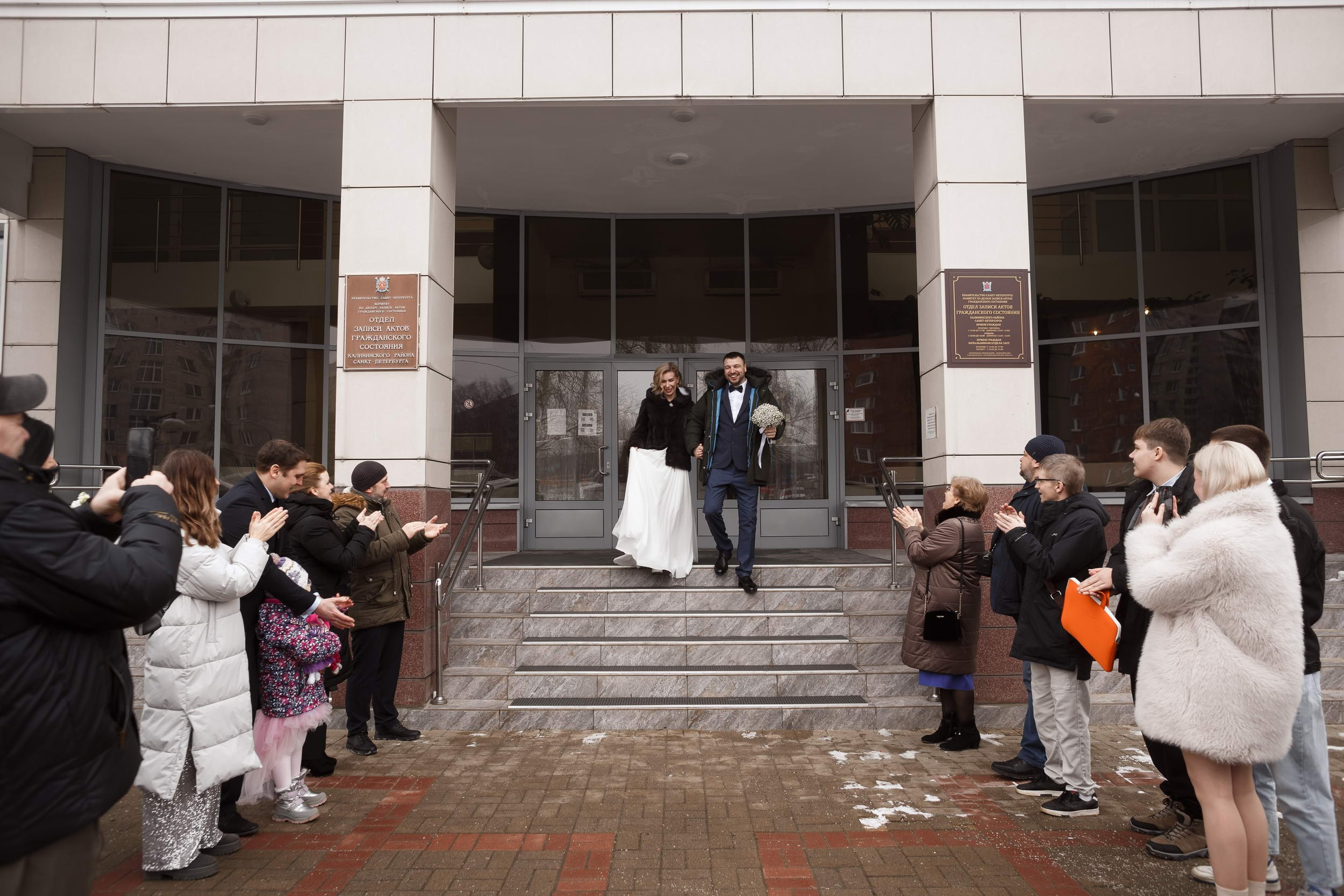 Свадьба в ЗАГСе Калининского района. Свадебный фотограф Игорь Брундасов 8PHOTO на свадьбу венчание загс СПб