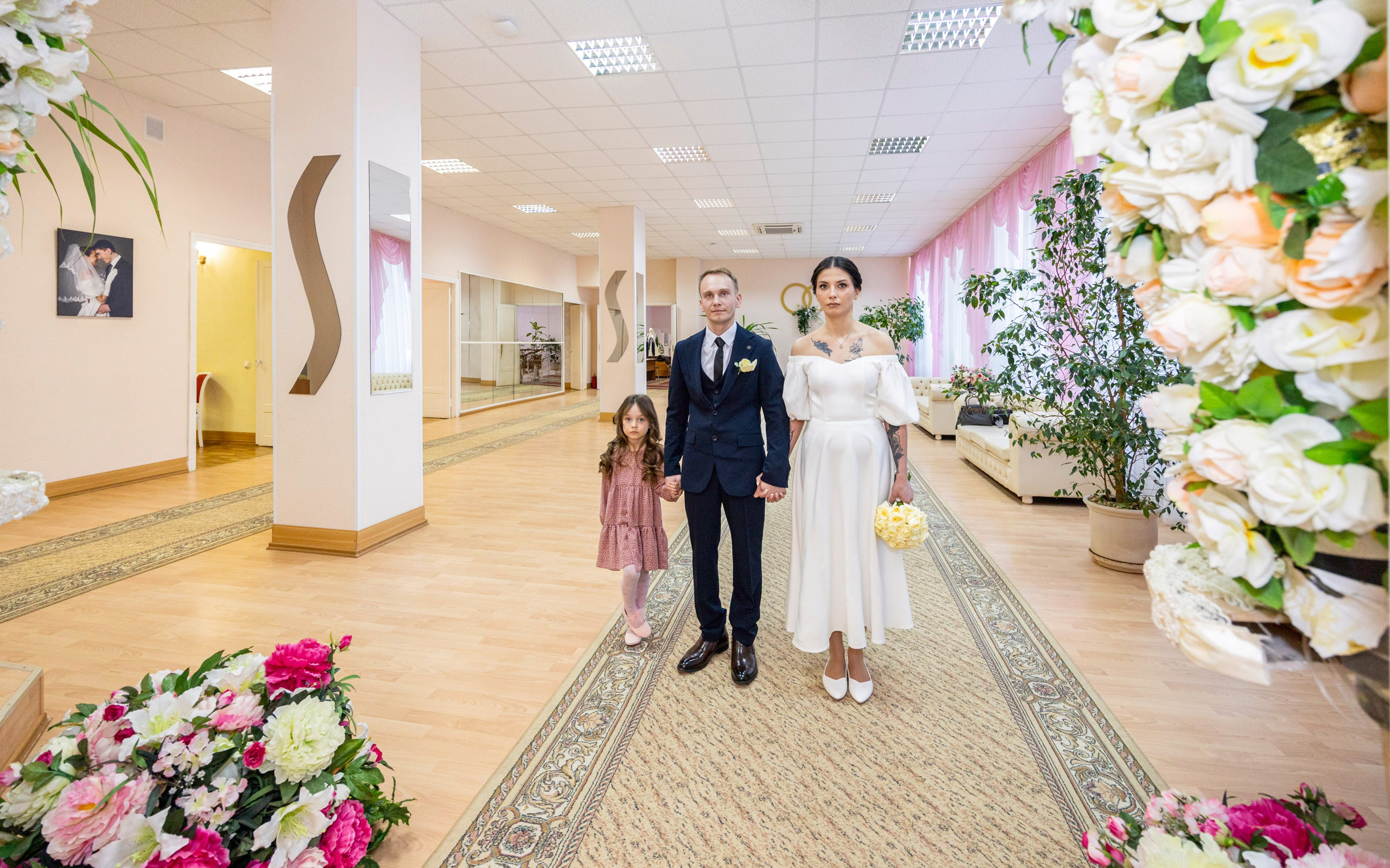 Свадьба, роспись в ЗАГСе, венчание, крещение, выписка из роддома — фотосъёмка. Визуальная упаковка брендов и проектов через фото и видеопроизводство