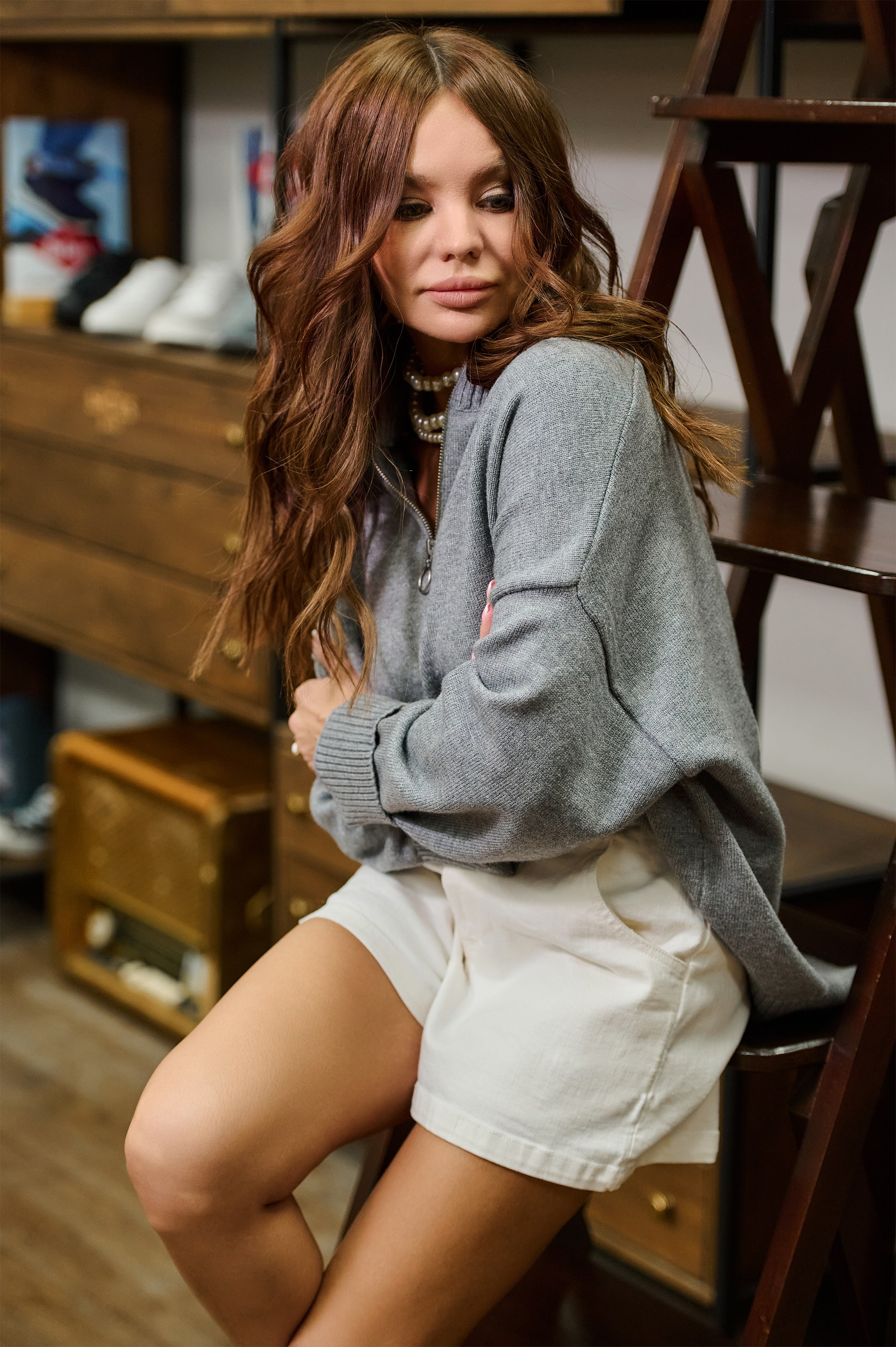 Одежда и аксессуары (с моделью). Контент фотограф для бизнеса и маркет-плейсов