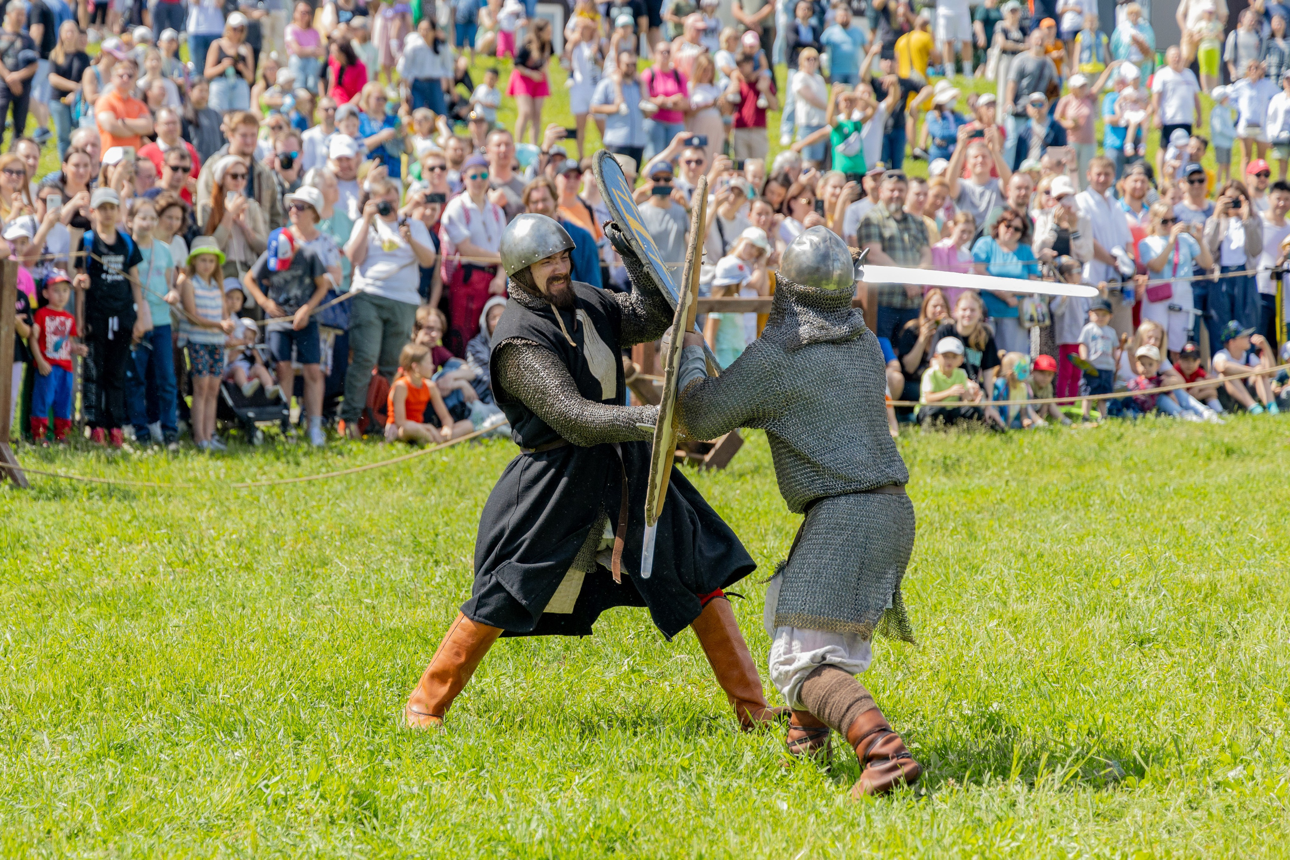 Земля Легенд: Солнце и медведь Фест. Репортажный, семейный и студийный фотограф в Москве Демин Алексей