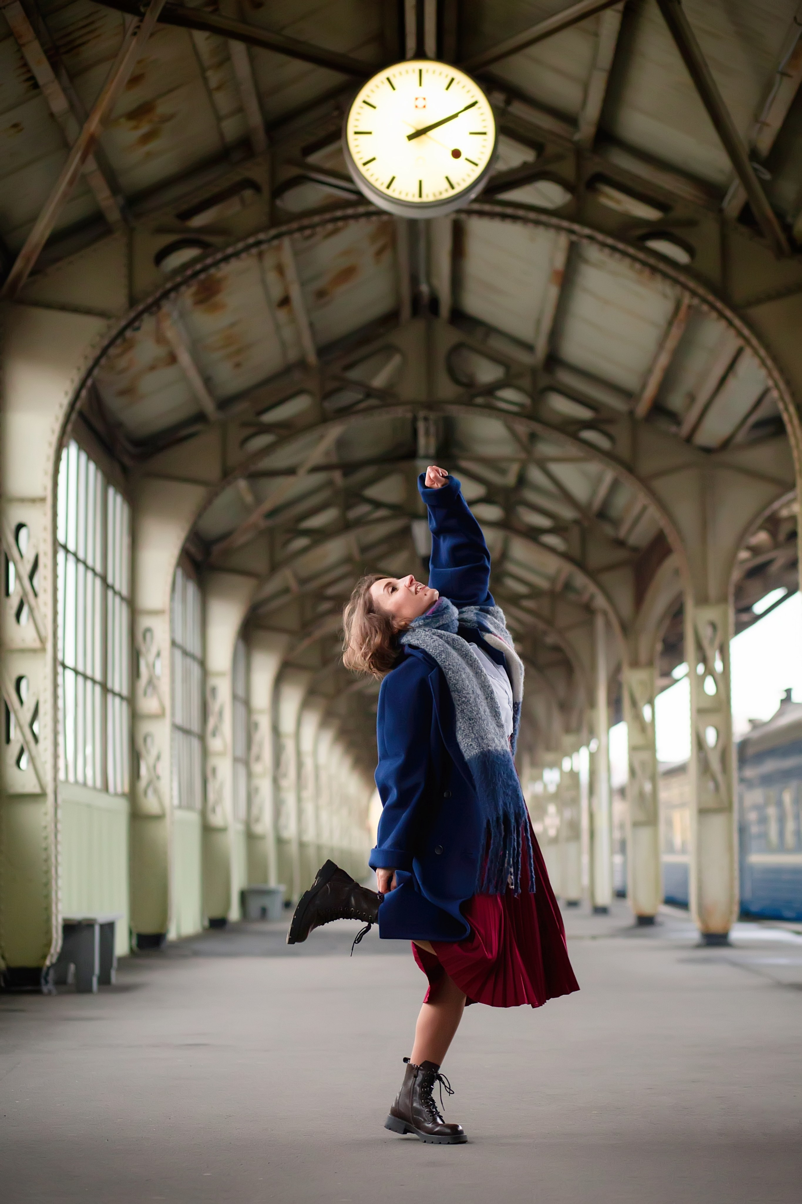 Фотосессия на Витебском вокзале в Санкт-Петербурге. Портретные фотосессии, контент-съемки, репортаж